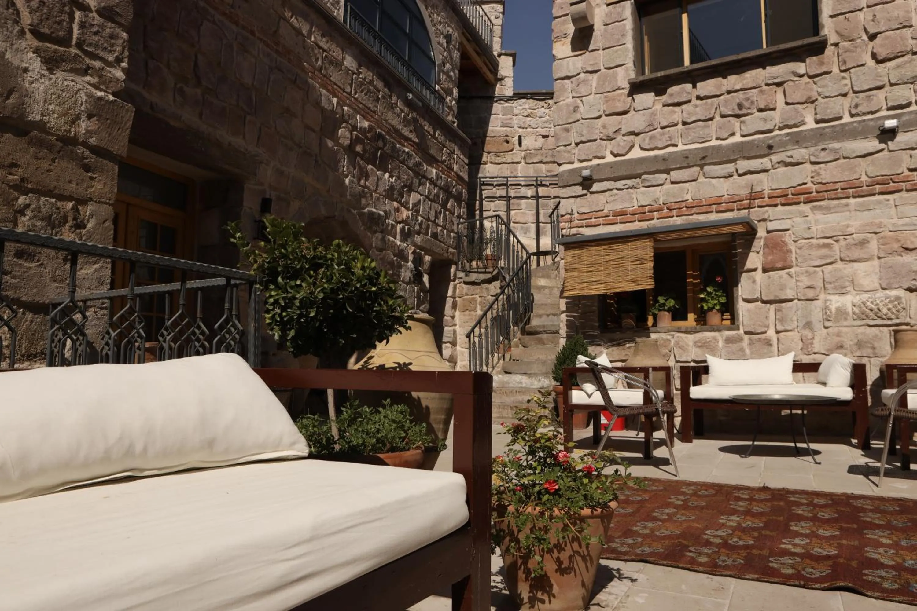 Property building in Pinhan Cave Suites