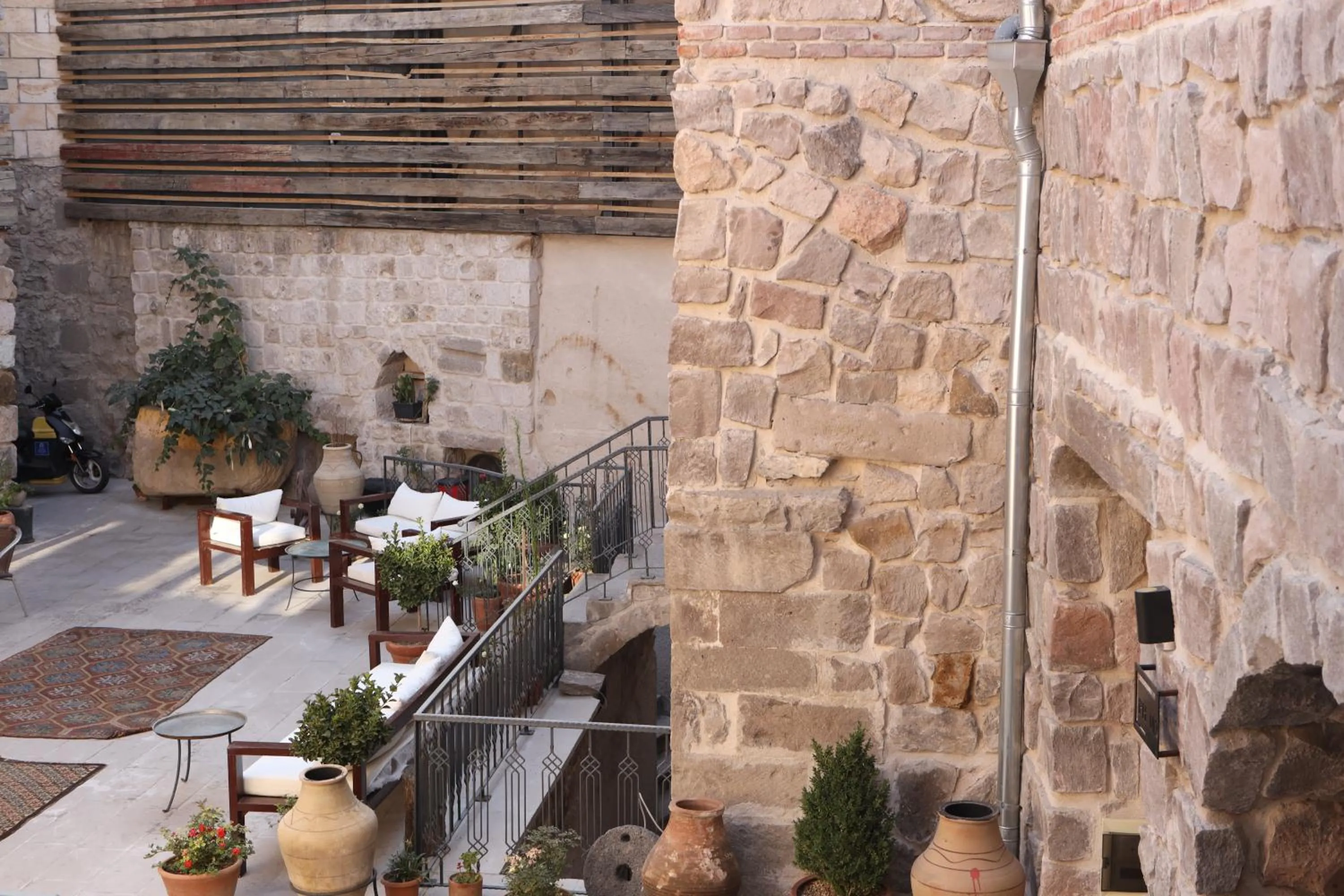 Day in Pinhan Cave Suites