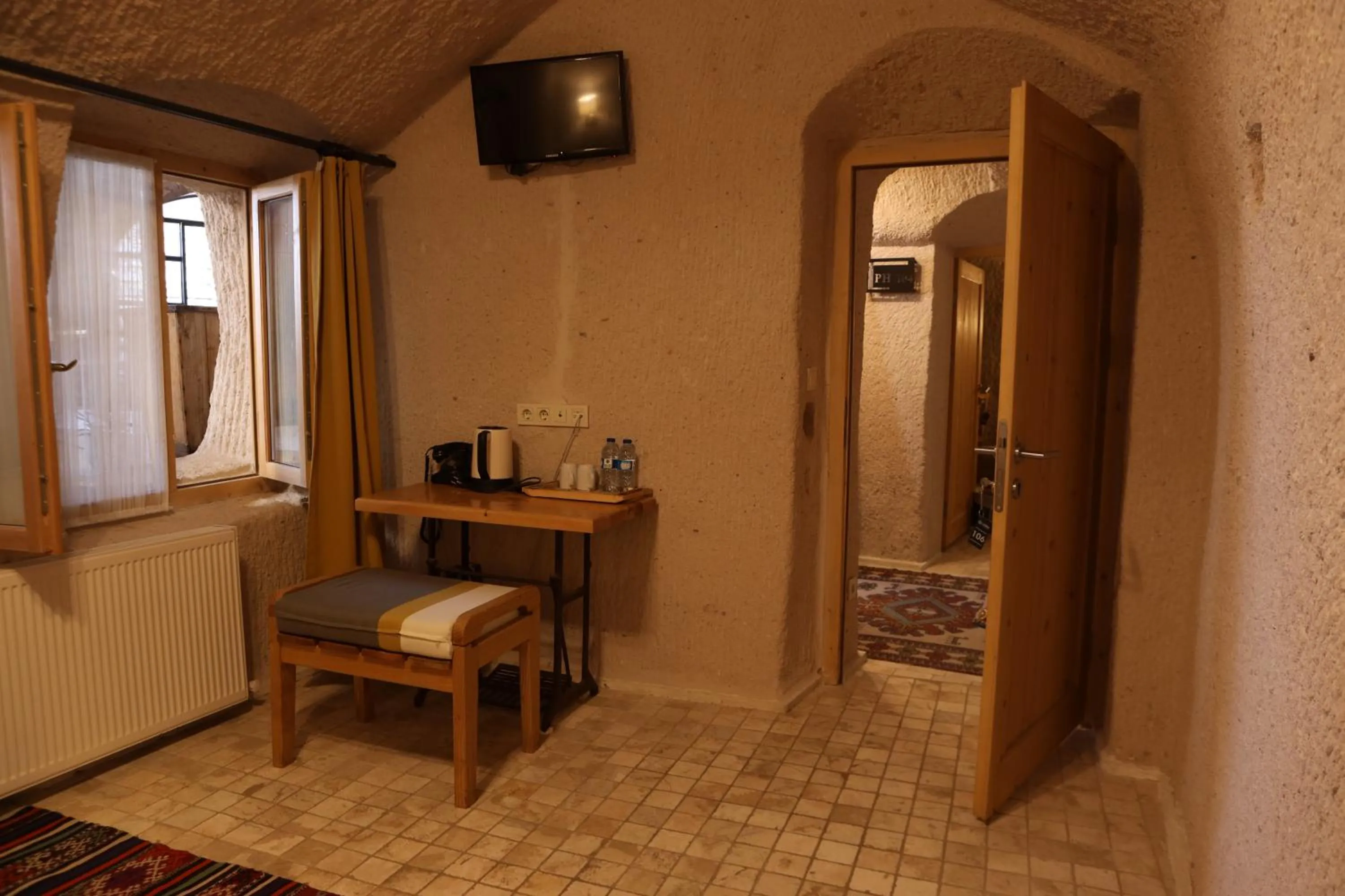 Pinhan Cave Suites