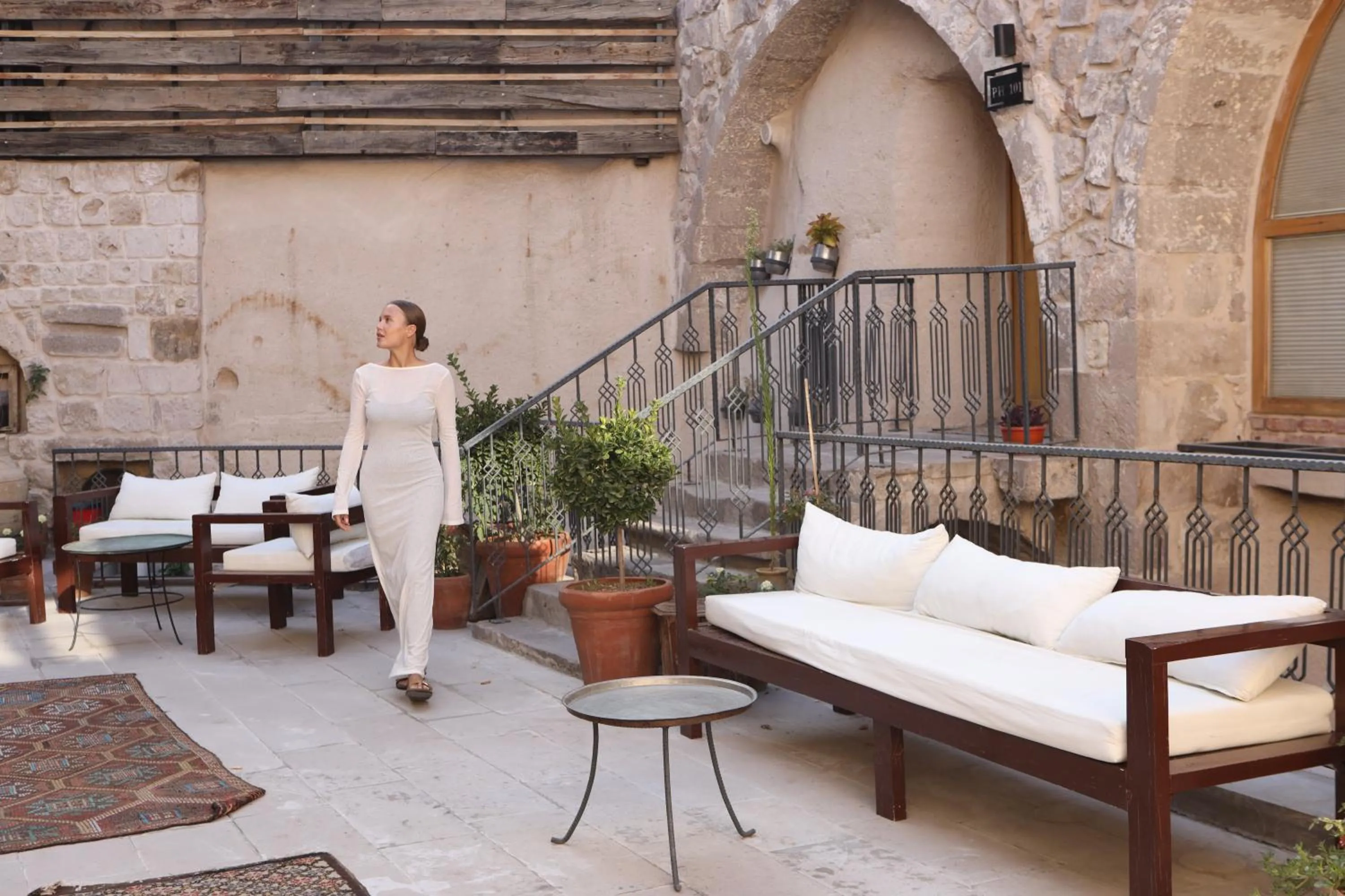 Day in Pinhan Cave Suites