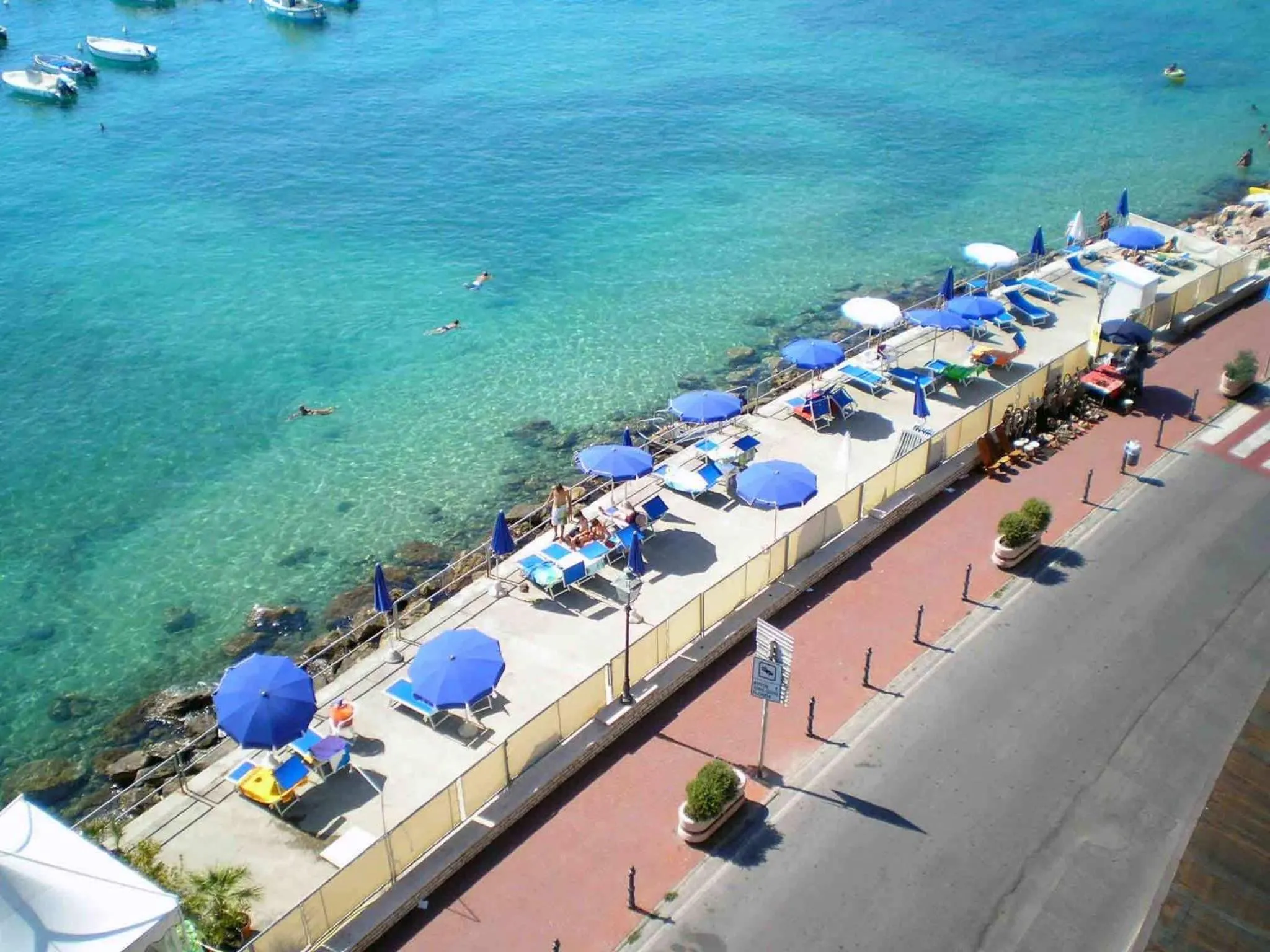 Beach in Hotel Shelley e delle Palme, BW Signature Collection