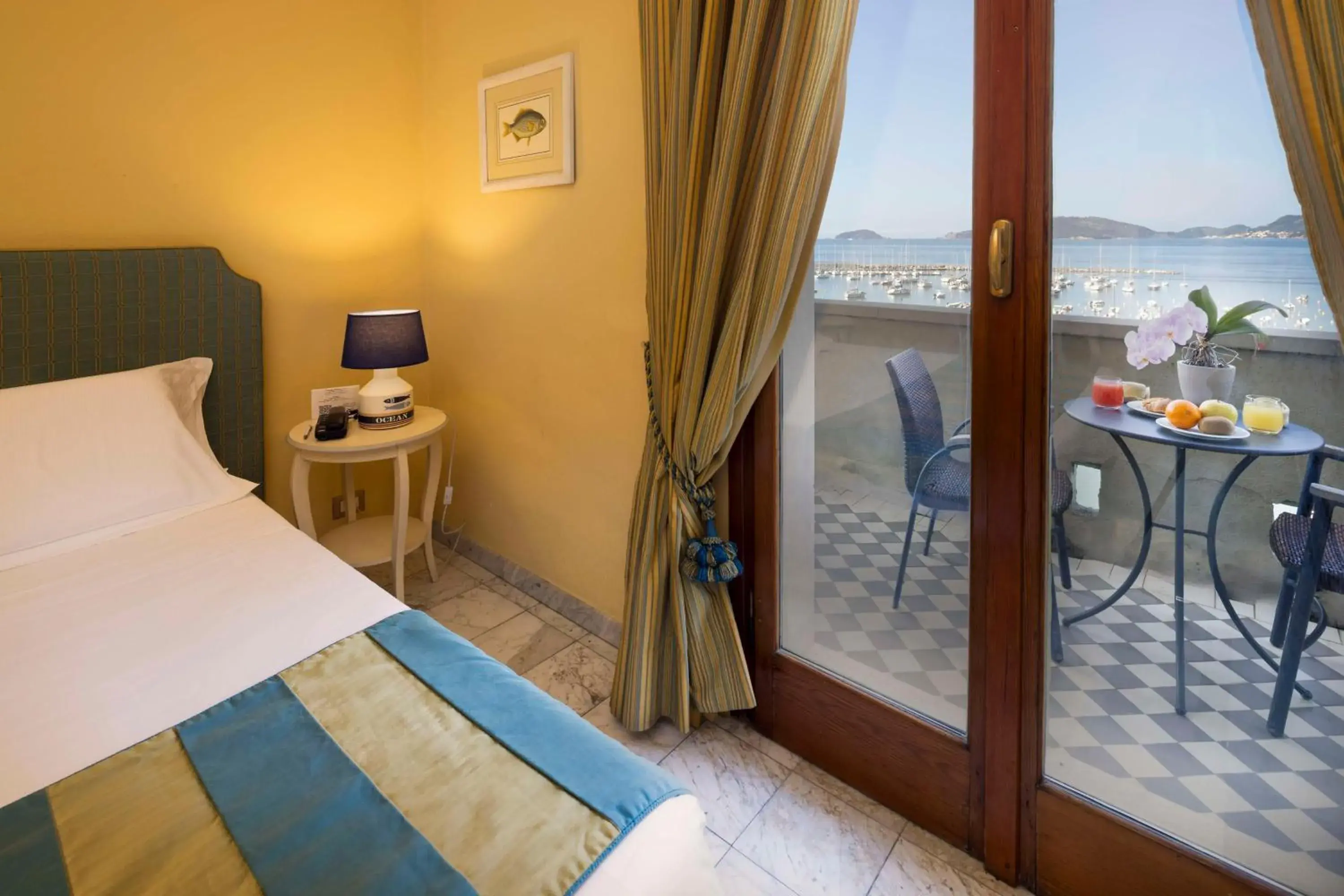 Bedroom, Bed in Hotel Shelley e delle Palme, BW Signature Collection Bedroom, Bed in Hotel Shelley e delle Palme, BW Signature Collection