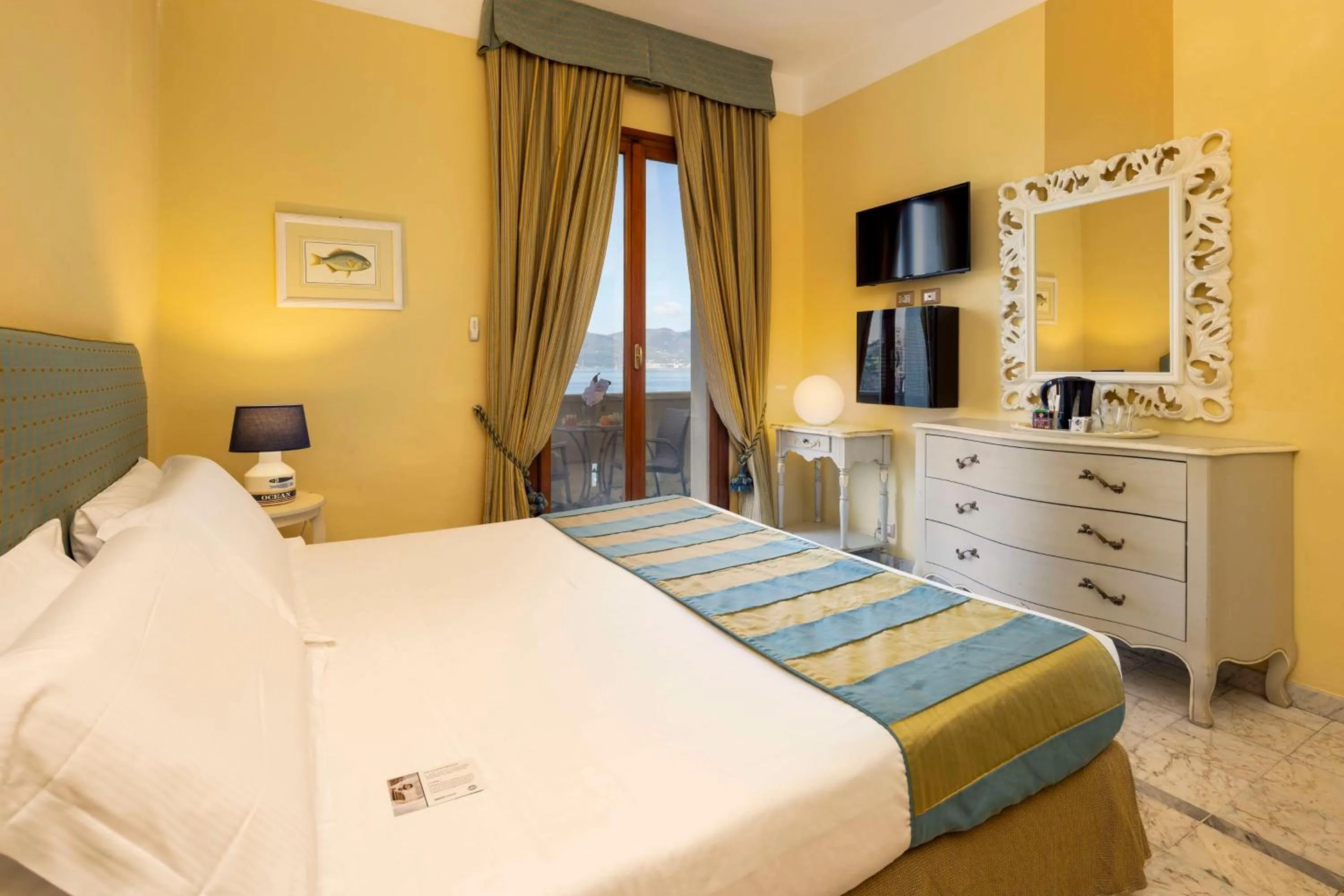 Bedroom, Bed in Hotel Shelley e delle Palme, BW Signature Collection