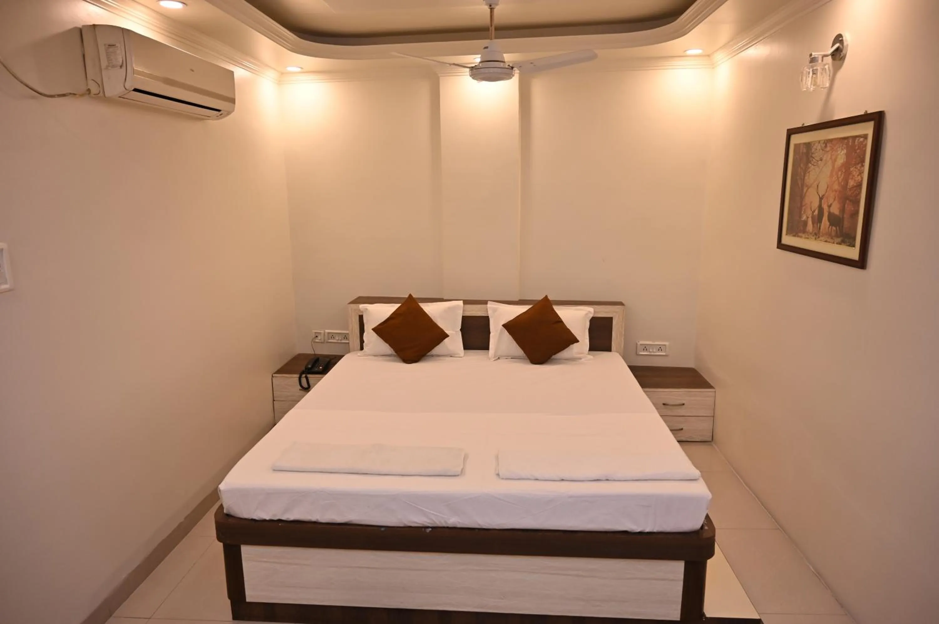 Bed in HOTEL GITANJALI