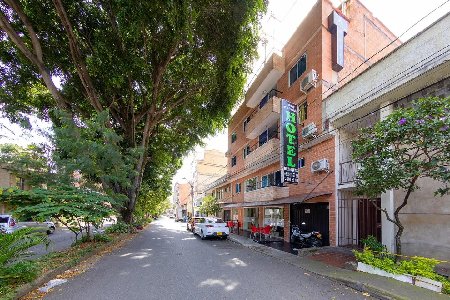 Property building in Hotel Verony San Joaquin