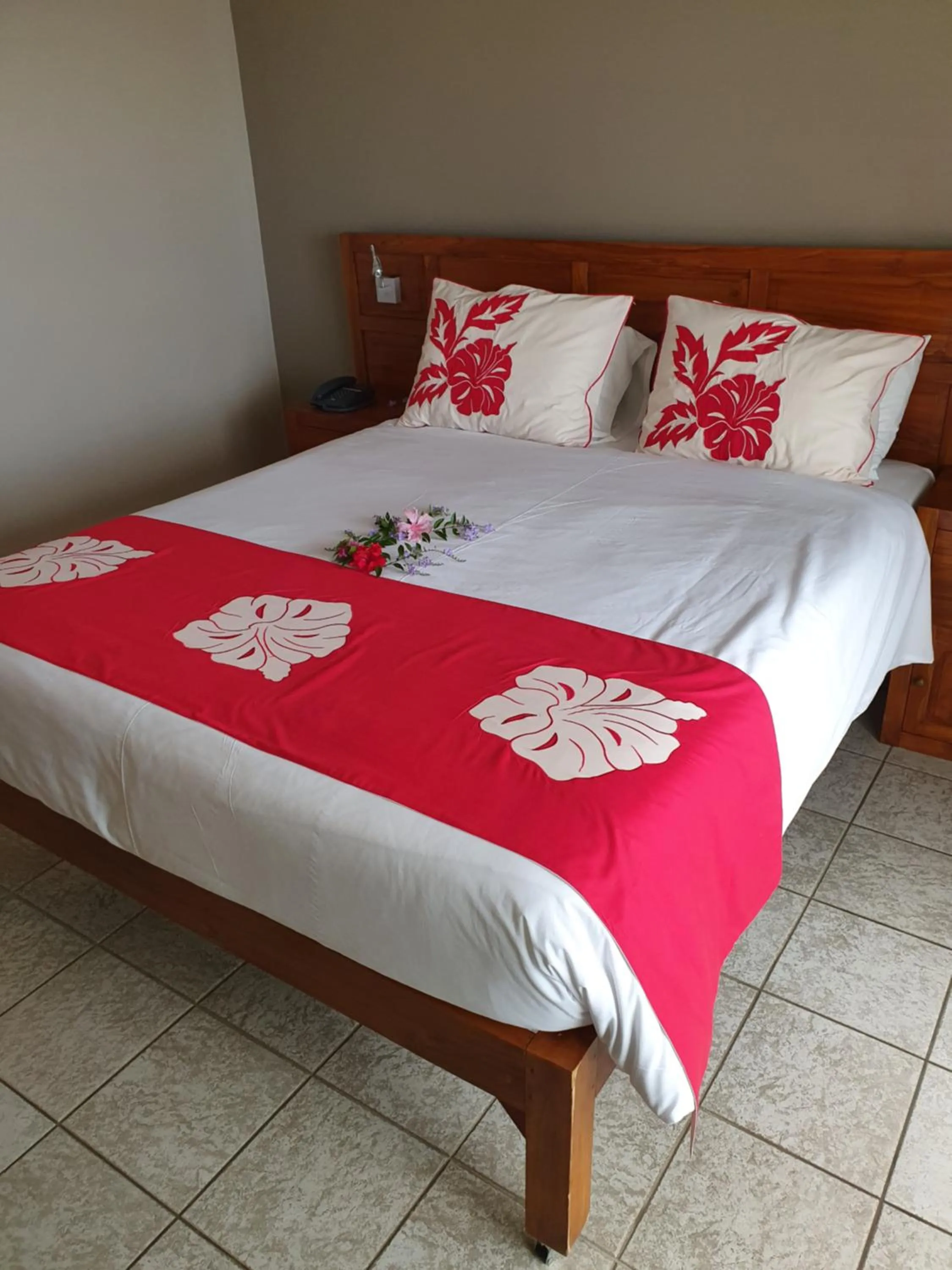 Bed in Tiki Hôtel - Hôtel d'application du Lycée de Tahiti