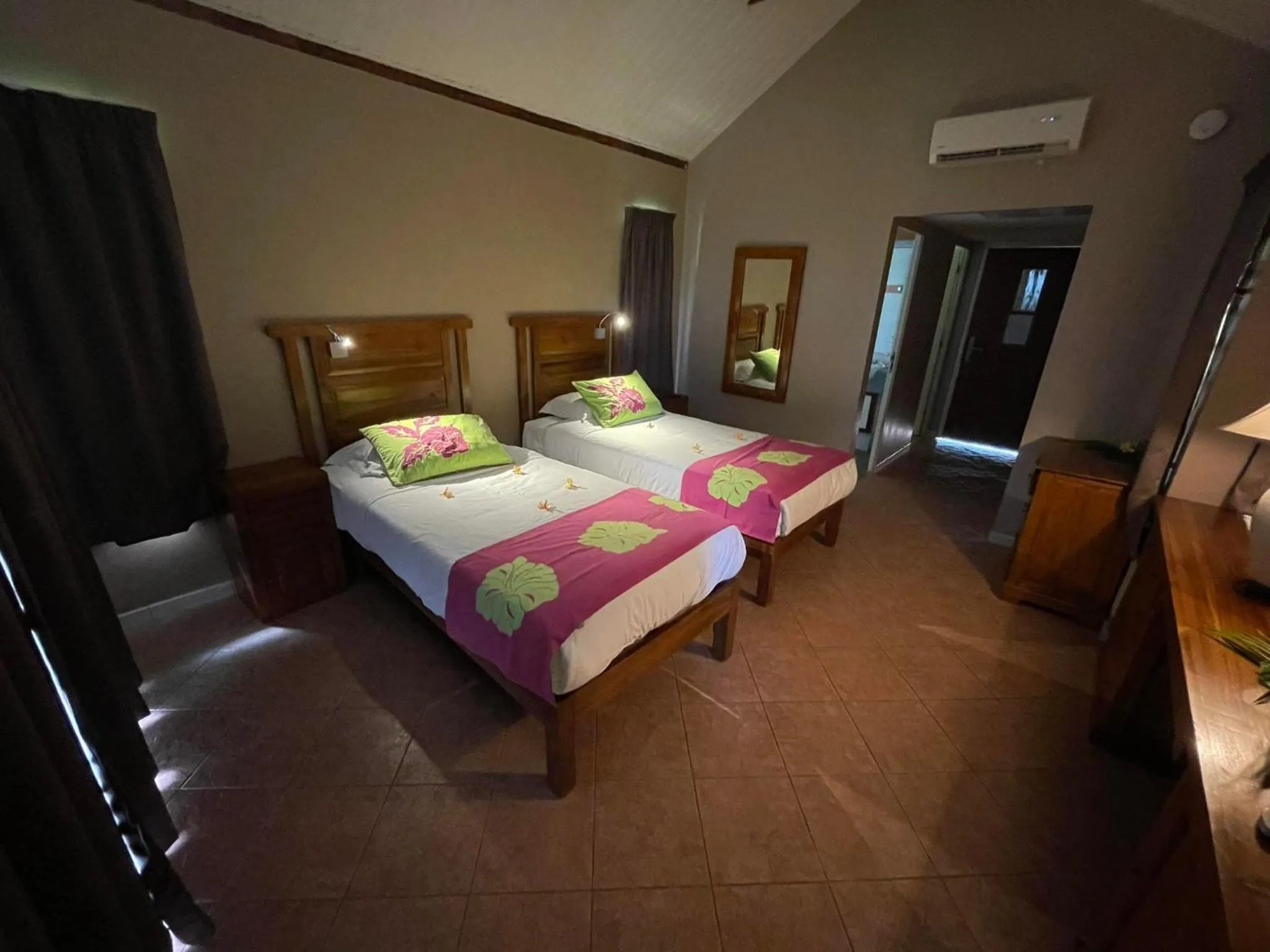 Bedroom, Bed in Tiki Hôtel - Hôtel d'application du Lycée de Tahiti