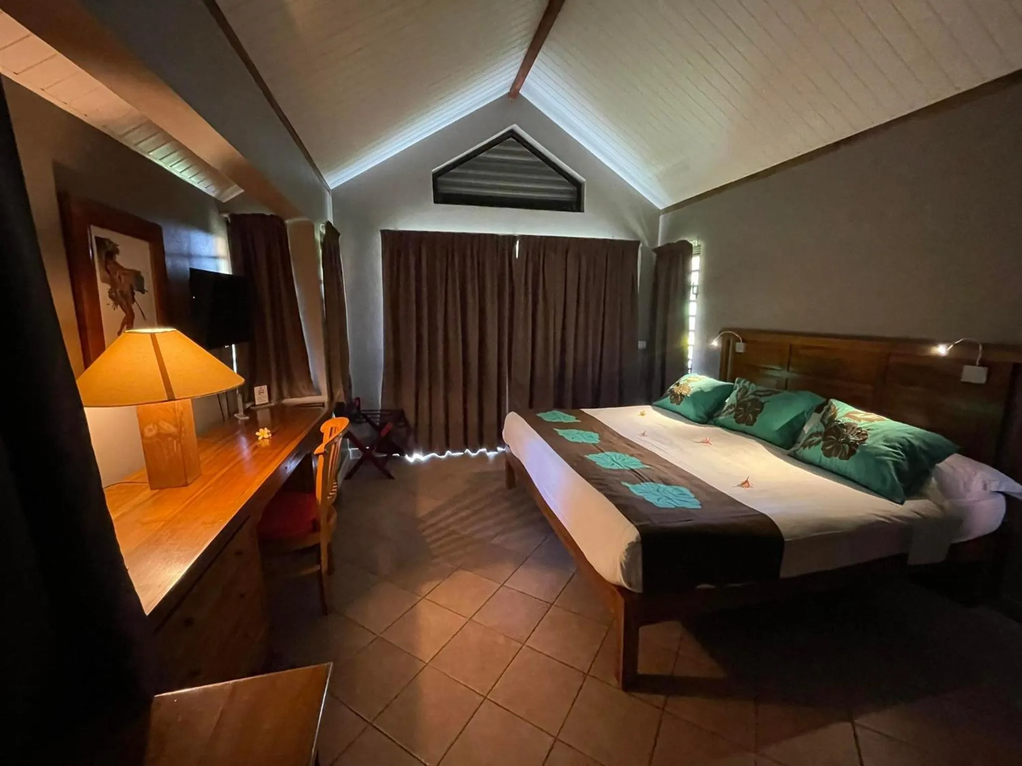 Photo of the whole room, Bed in Tiki Hôtel - Hôtel d'application du Lycée de Tahiti