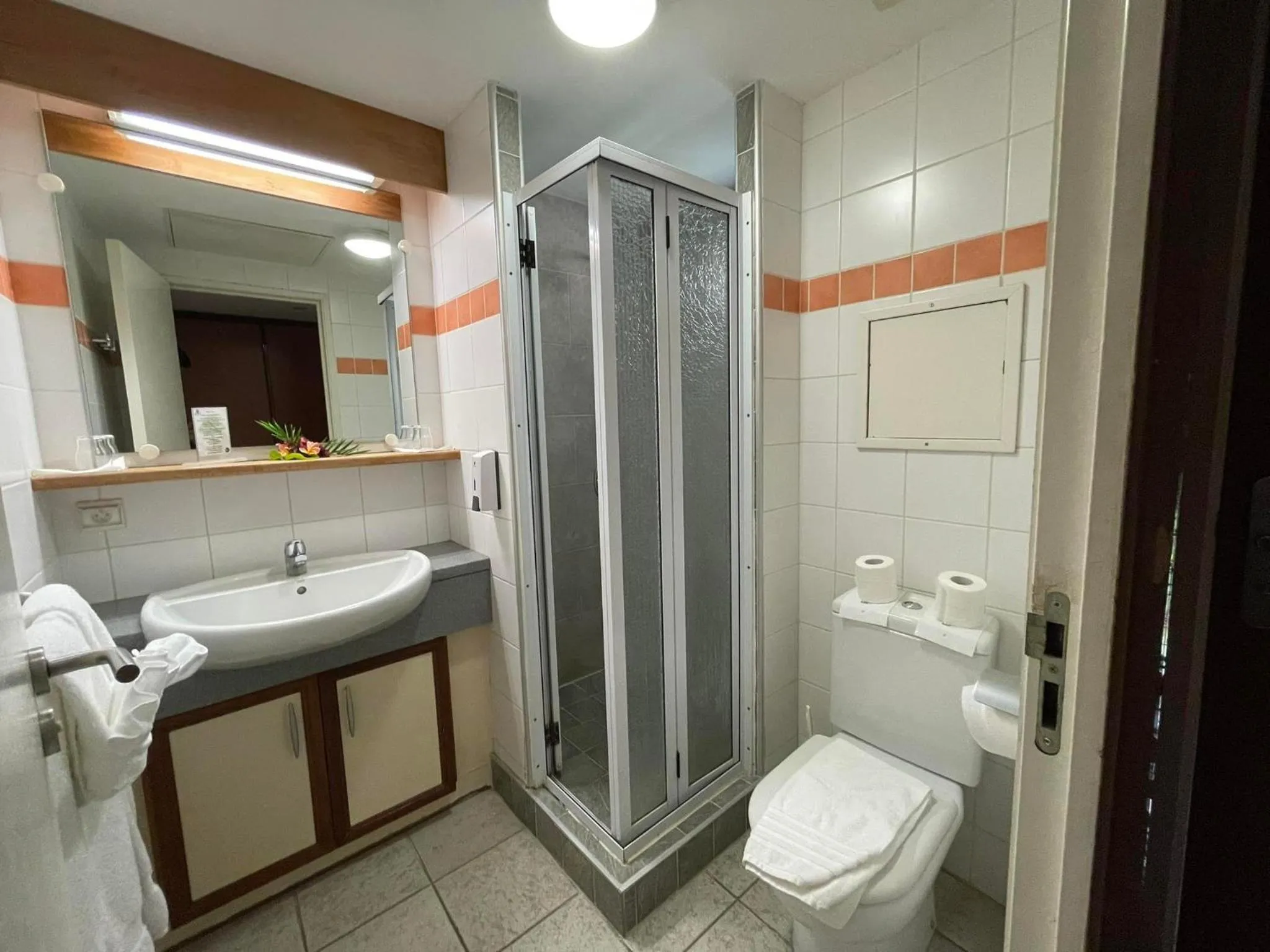 Bathroom in Tiki Hôtel - Hôtel d'application du Lycée de Tahiti