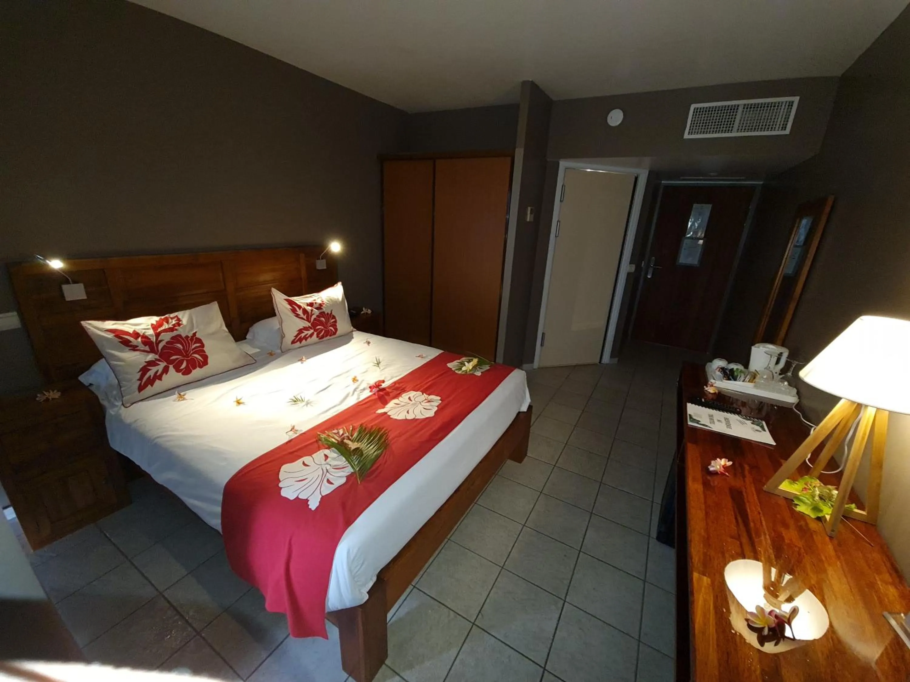 Photo of the whole room, Bed in Tiki Hôtel - Hôtel d'application du Lycée de Tahiti