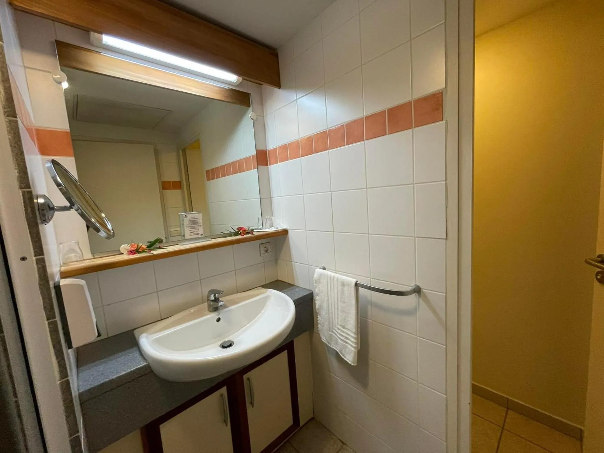 Bathroom in Tiki Hôtel - Hôtel d'application du Lycée de Tahiti