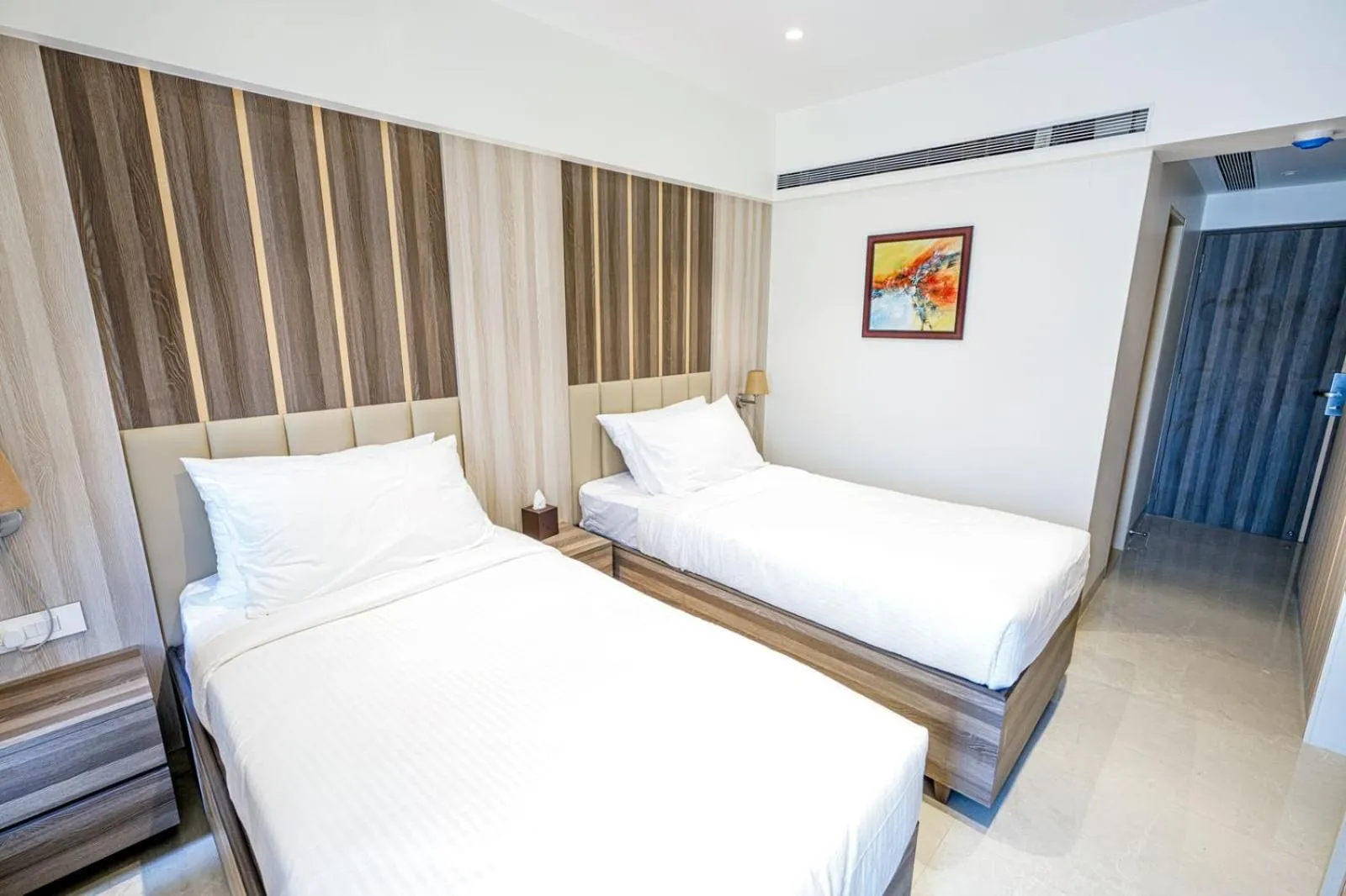 Photo of the whole room, Bed in The Thane Club