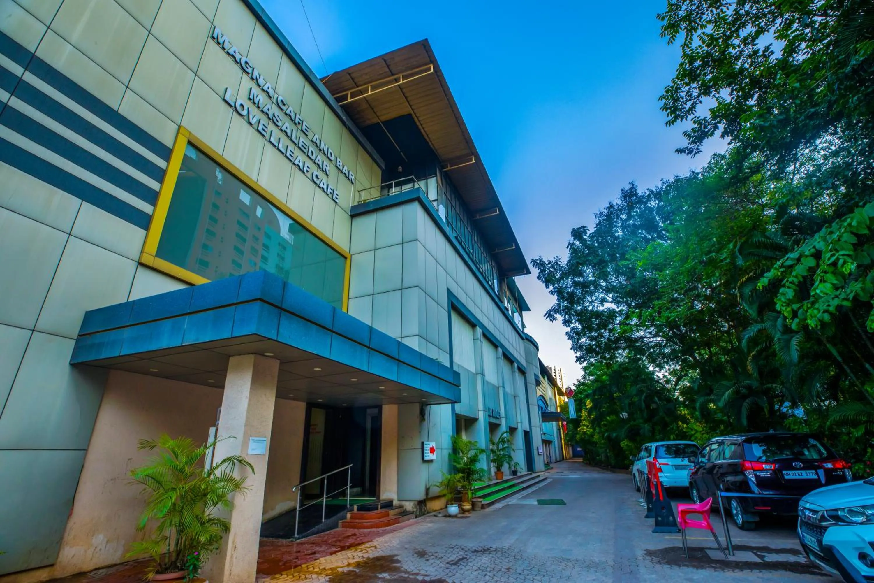 Parking in The Thane Club