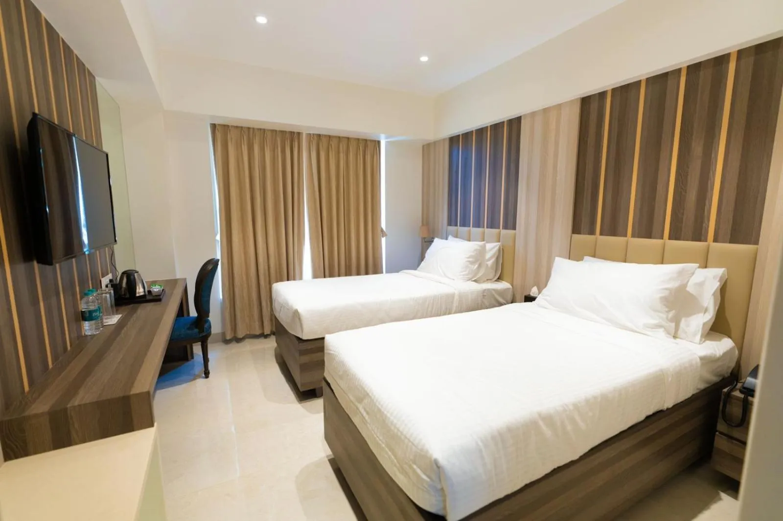 Photo of the whole room, Bed in The Thane Club