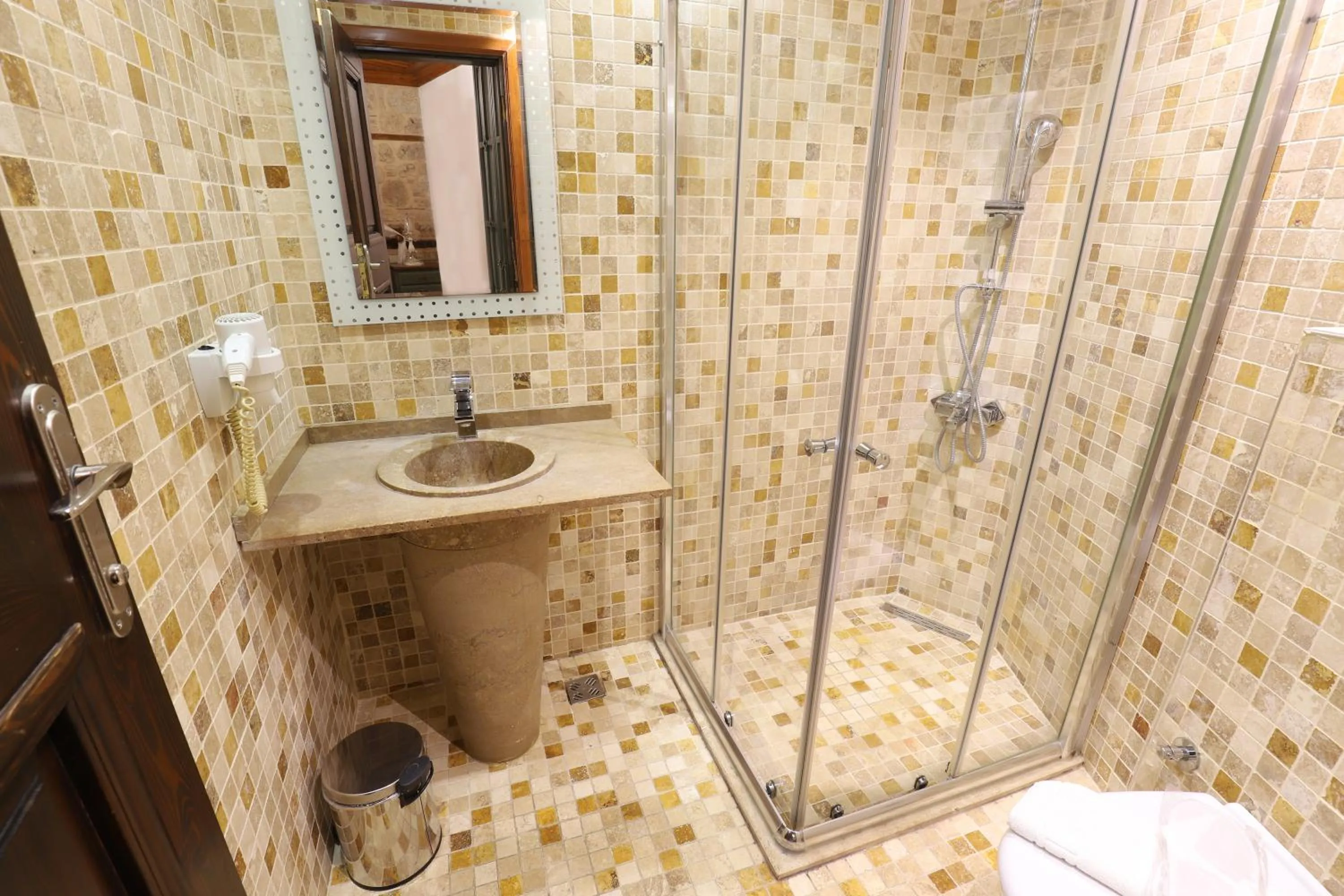 Shower in White Garden Hotel-Adult Only