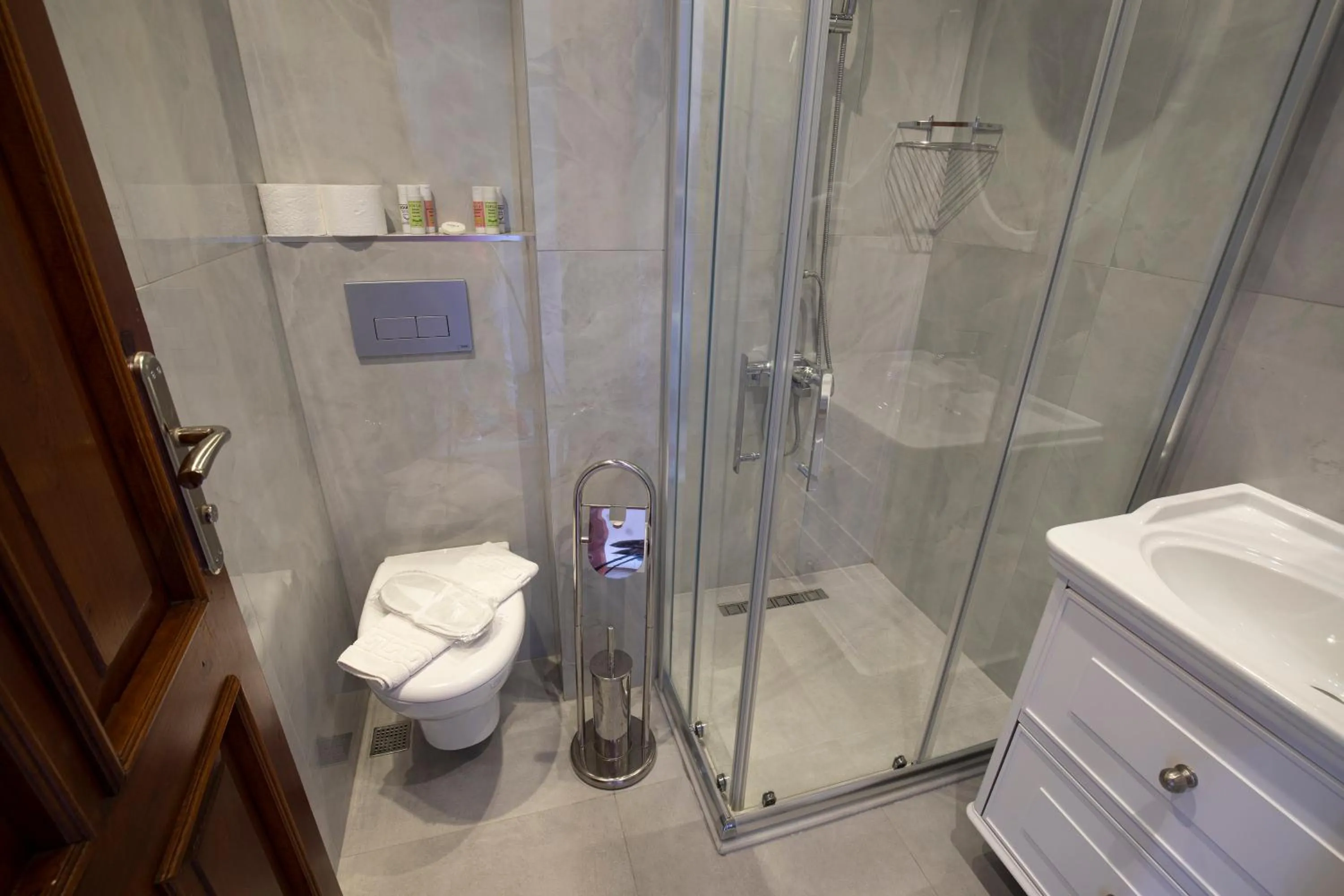 Shower in White Garden Hotel-Adult Only