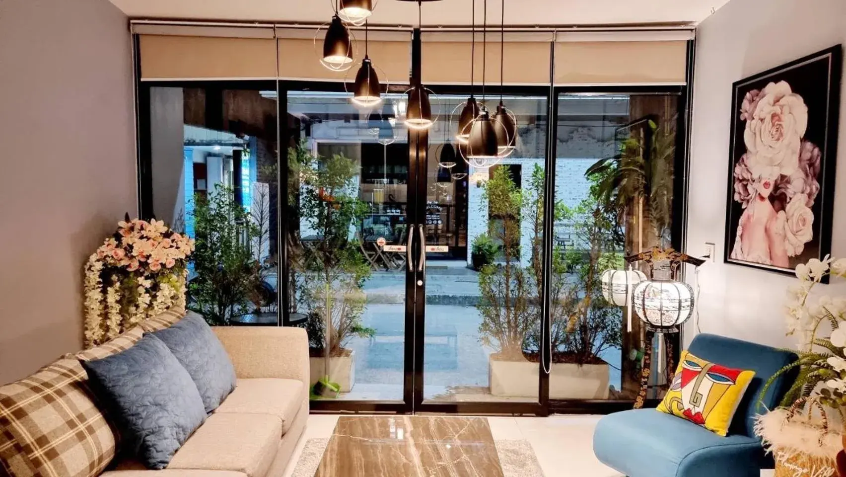 Facade/entrance in Baan Bua Talay Facade/entrance in Baan Bua Talay