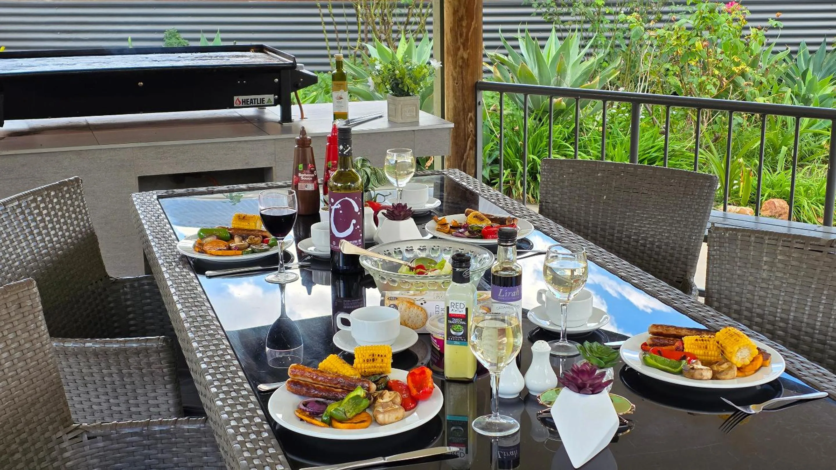 BBQ facilities in Emerald Gardens Motel & Apartments