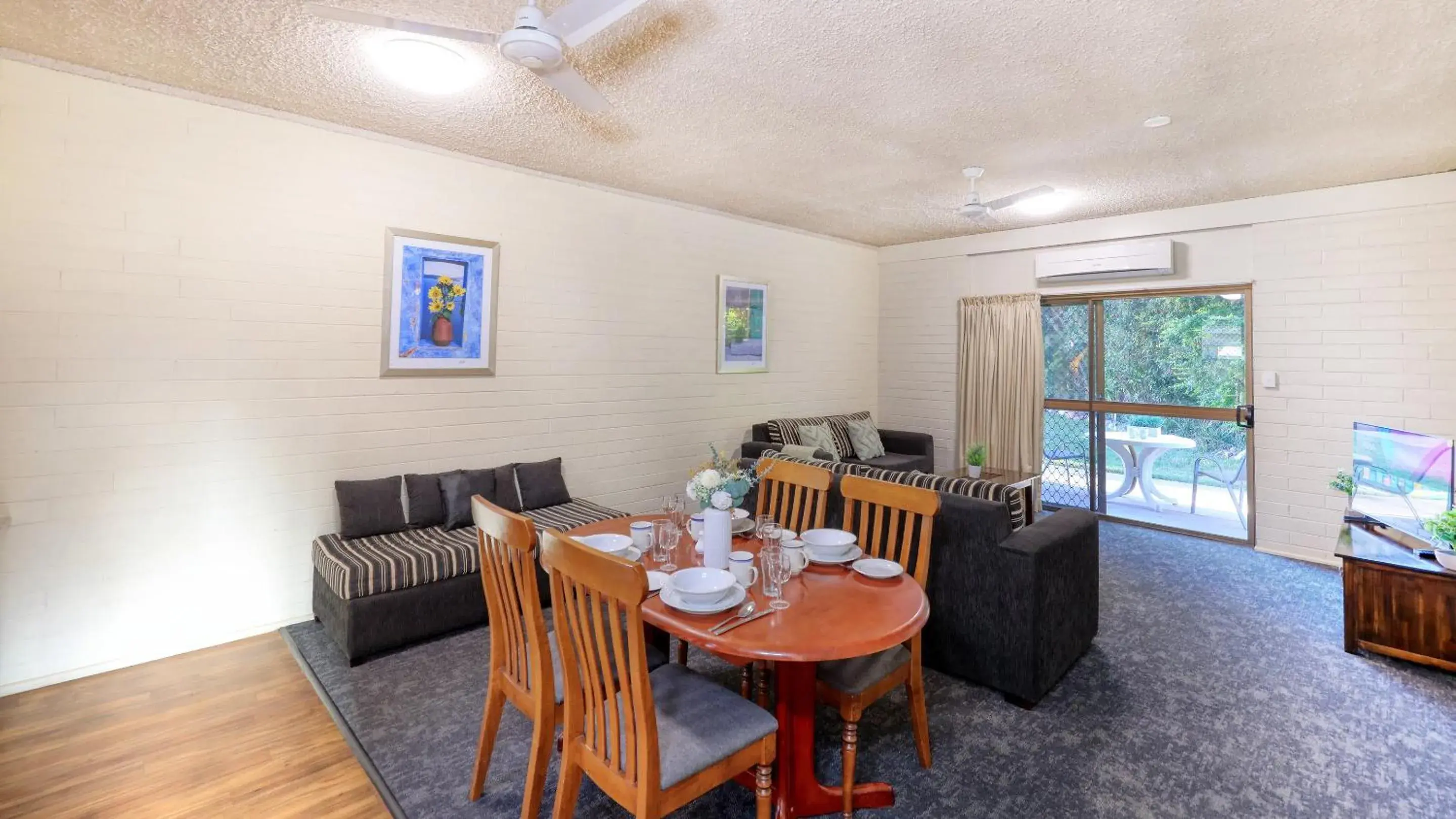 Two-Bedroom Apartment 4 in Emerald Gardens Motel & Apartments Two-Bedroom Apartment 4 in Emerald Gardens Motel & Apartments