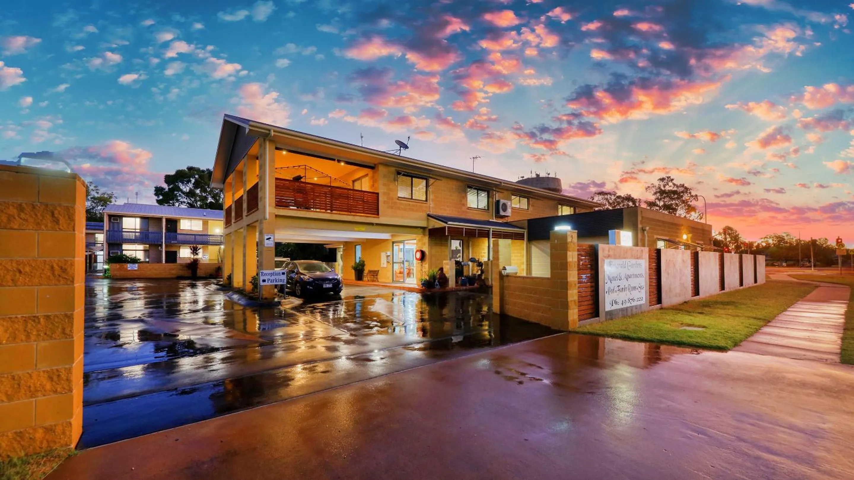 Facade/entrance in Emerald Gardens Motel & Apartments
