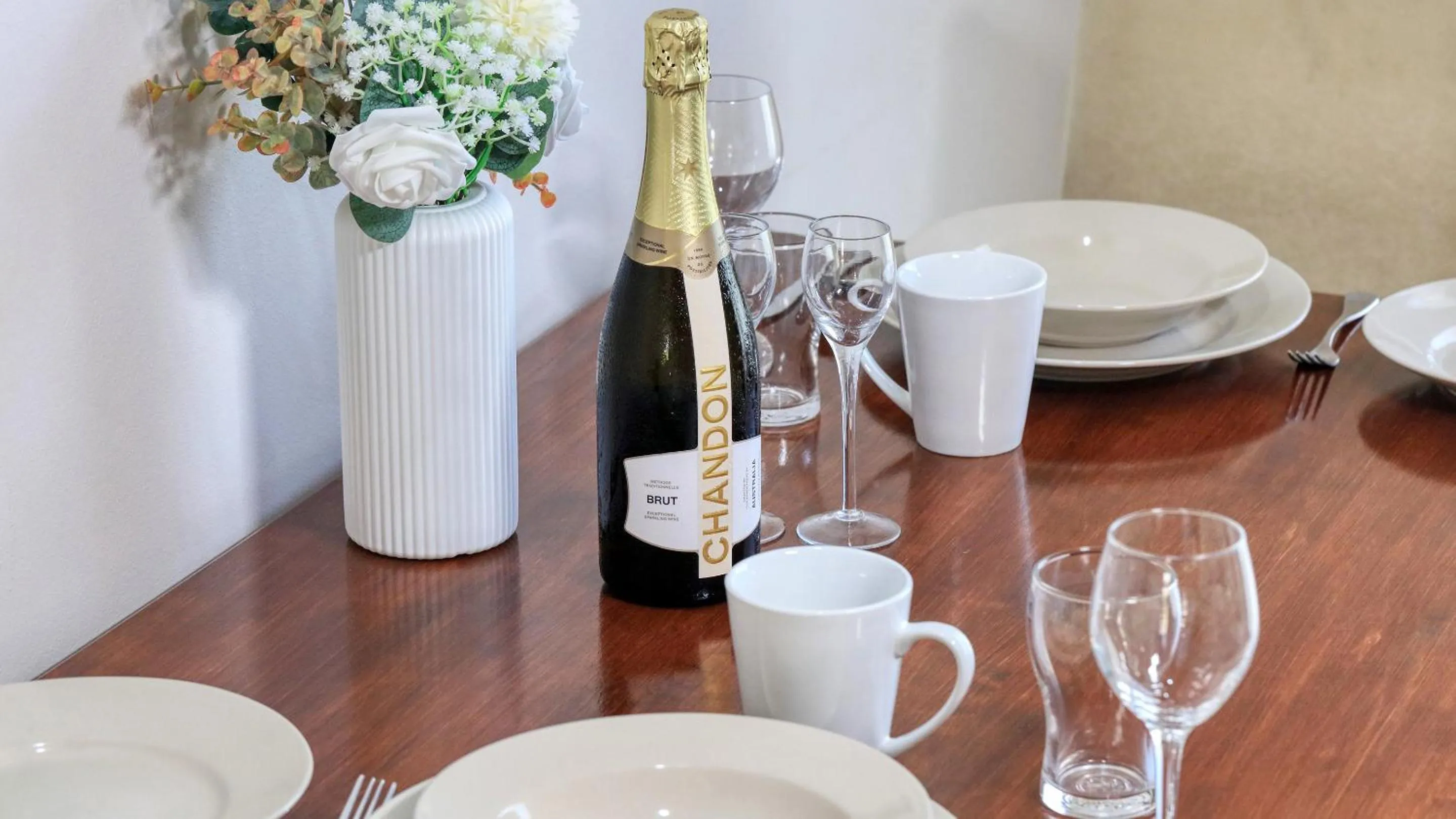 Decorative detail in Emerald Gardens Motel & Apartments