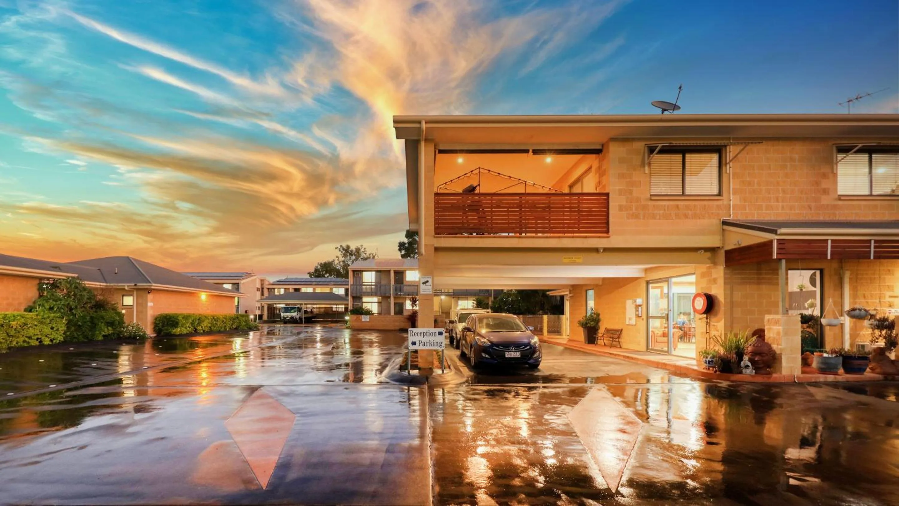 Lobby or reception in Emerald Gardens Motel & Apartments