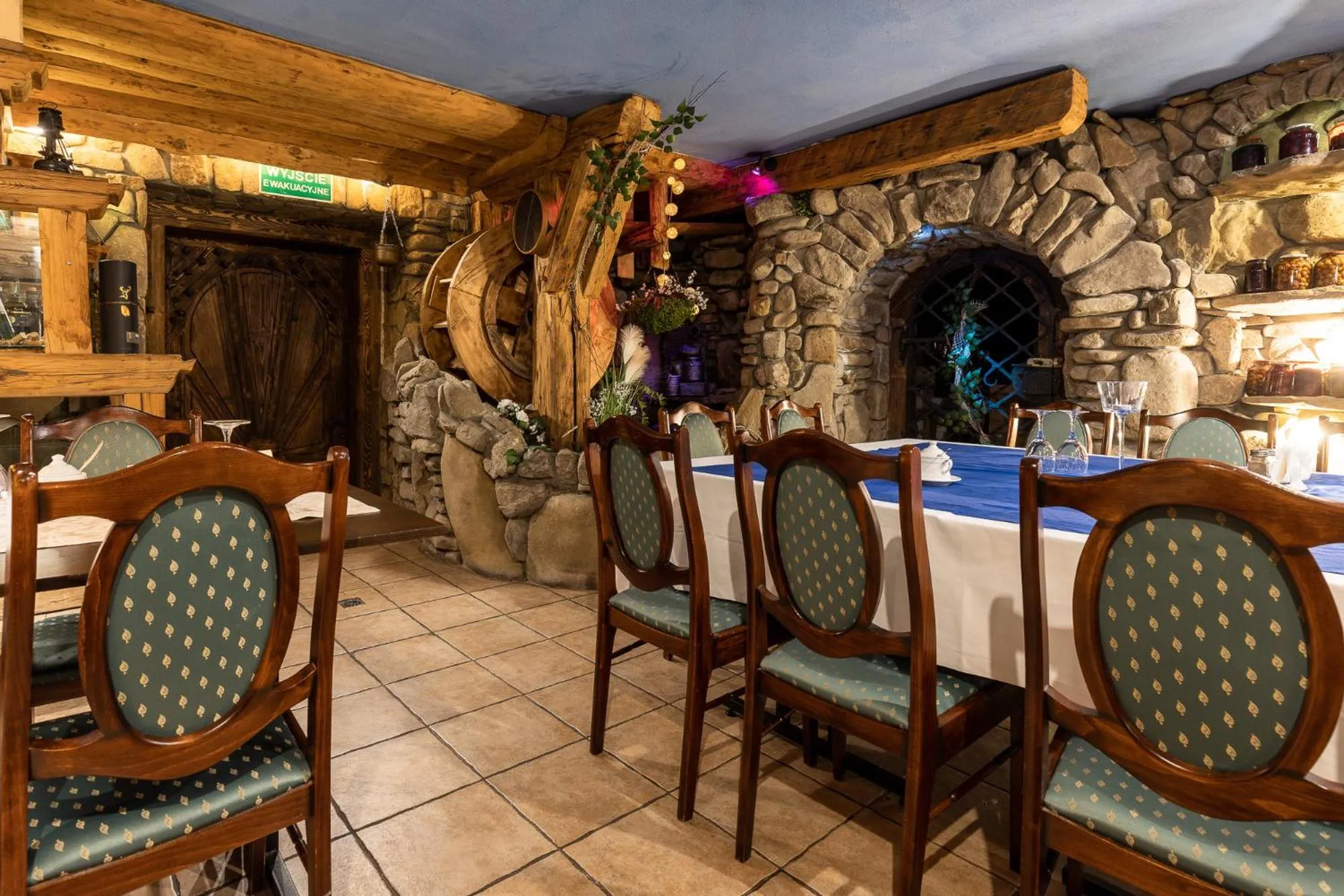 Restaurant/places to eat in Hotel Marysin Dwór