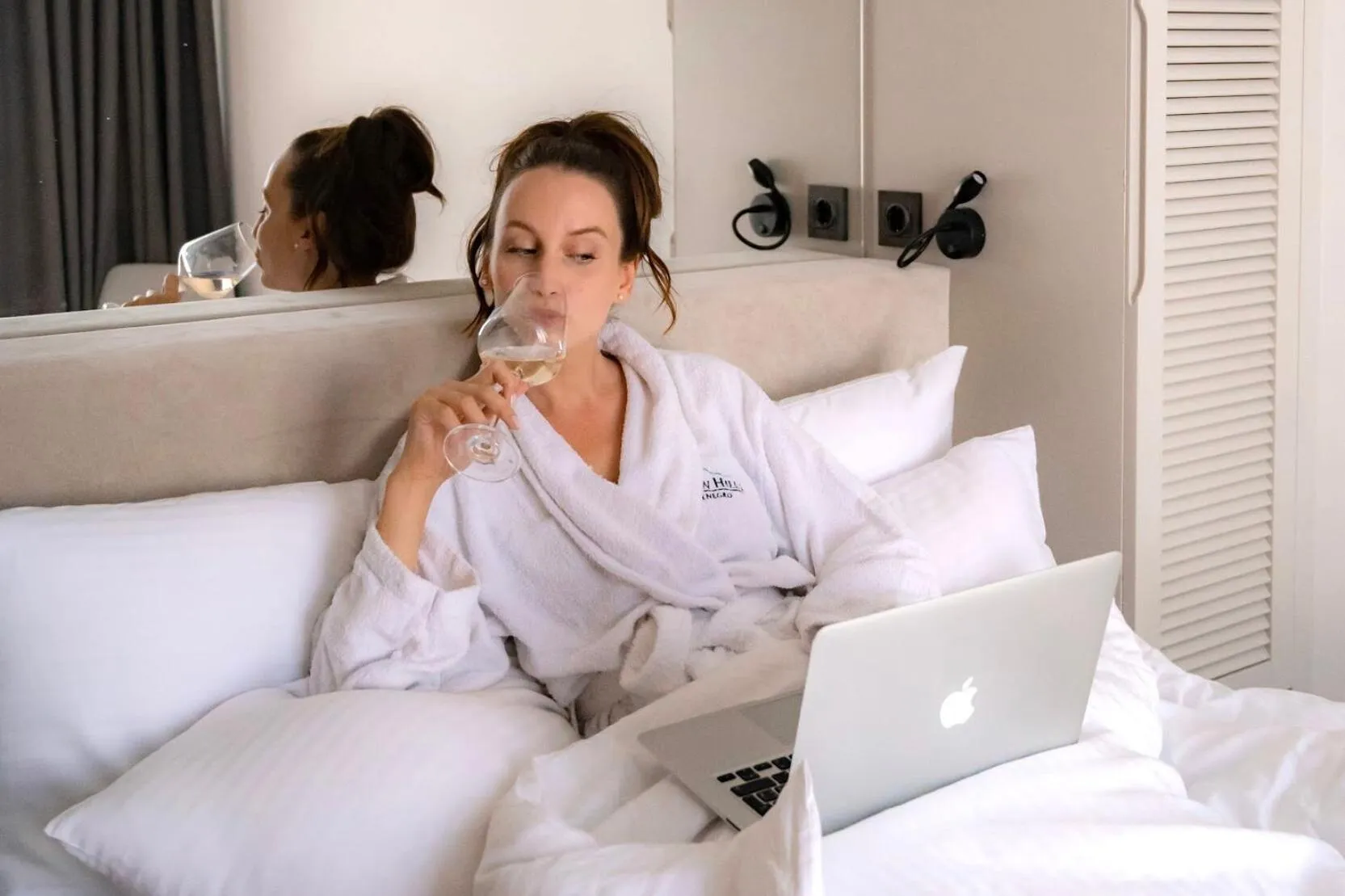 Bed in Bayview Hills Luxury Residences