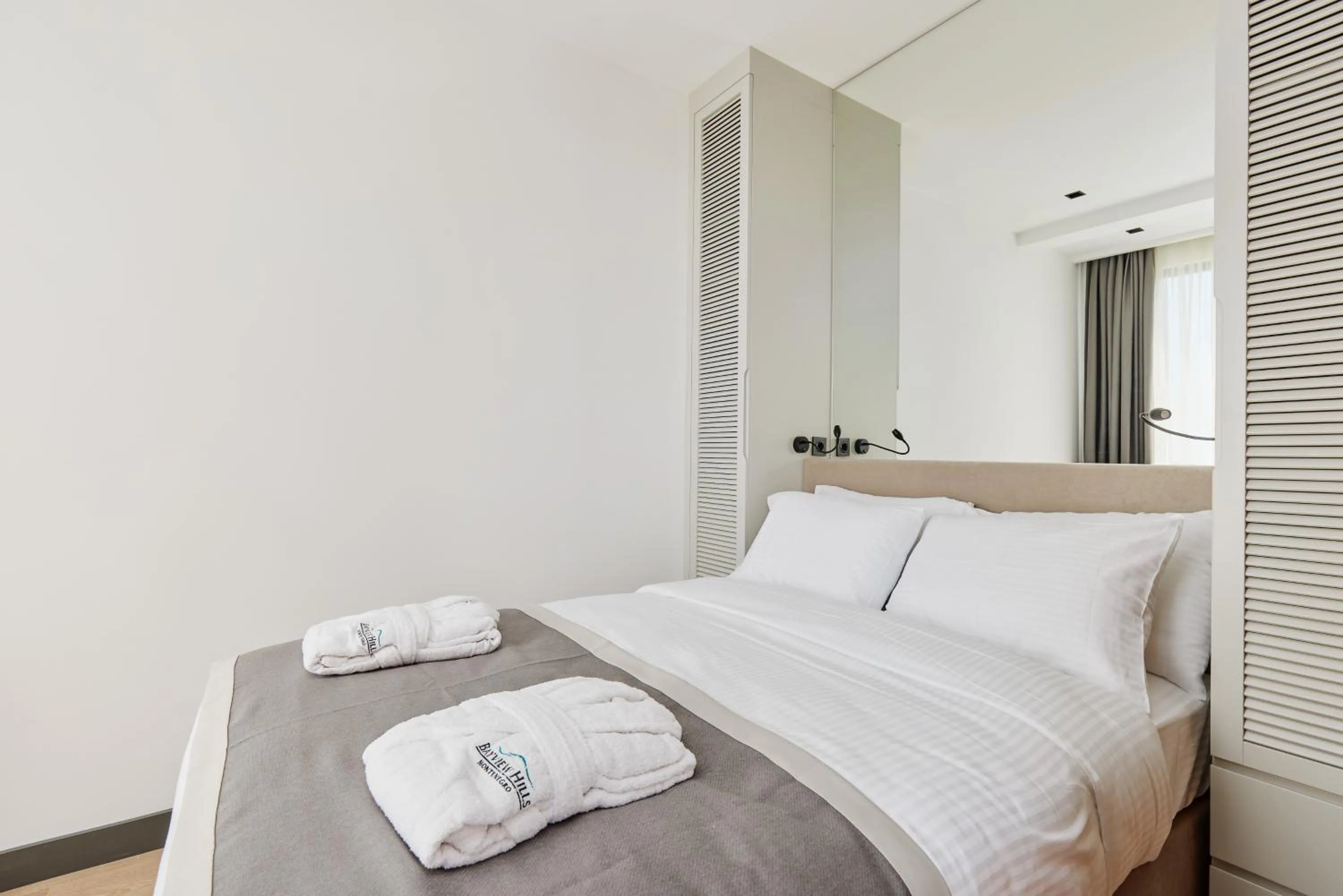 Bed in Bayview Hills Luxury Residences