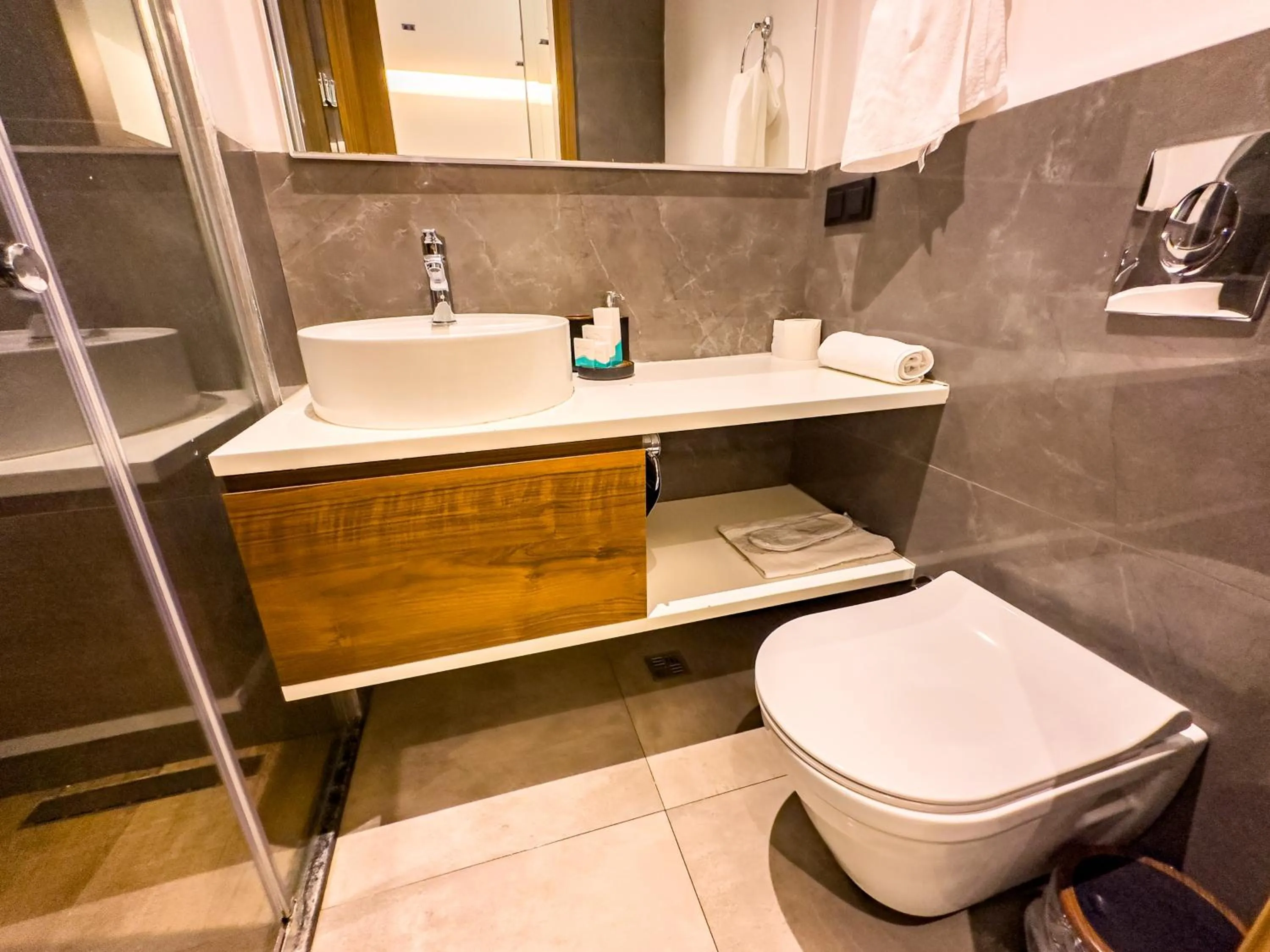 Bathroom in Bayview Hills Luxury Residences