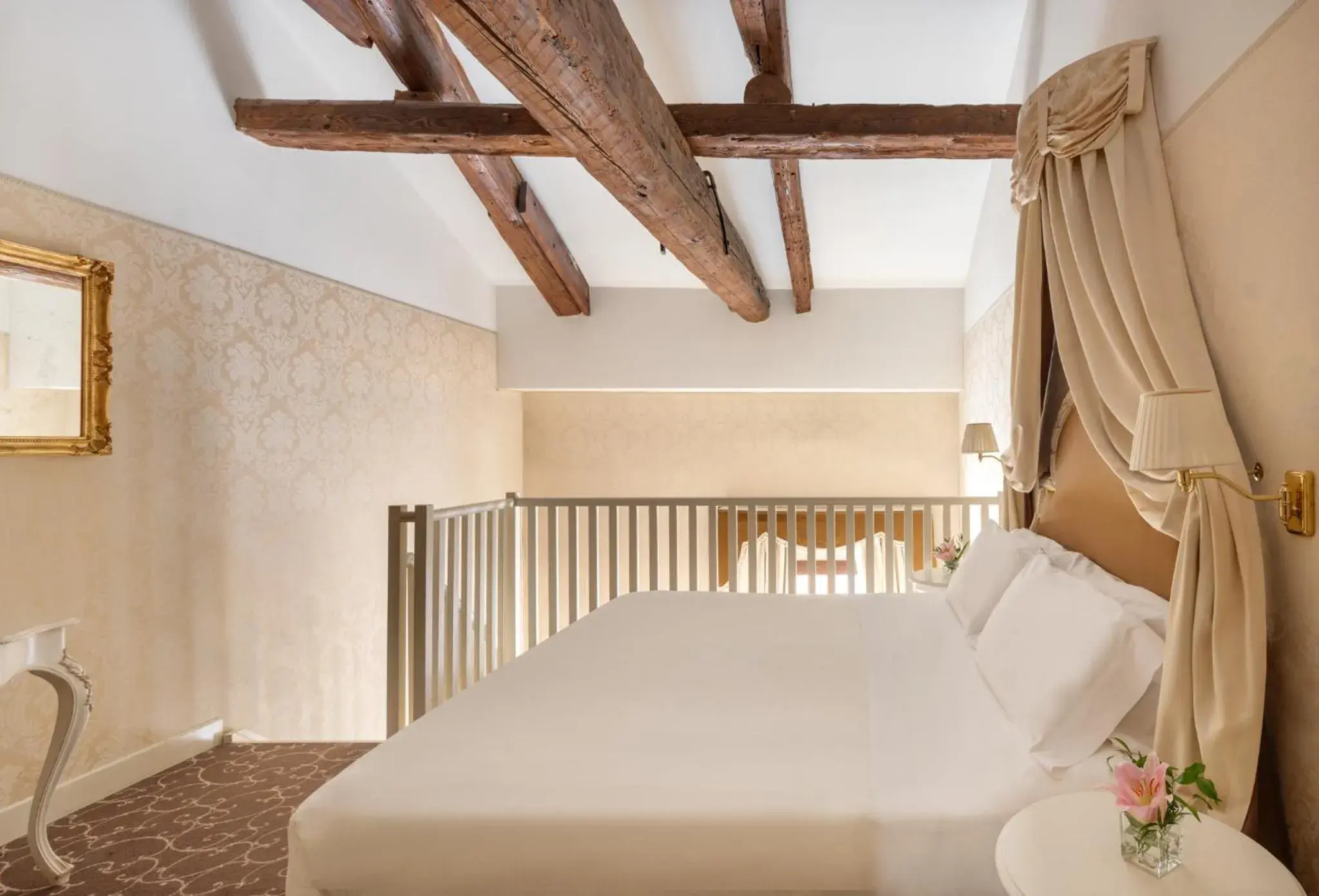 Duplex Suite with Mezzanine and Sofa Bed in Maison Venezia | UNA Esperienze Duplex Suite with Mezzanine and Sofa Bed in Maison Venezia | UNA Esperienze