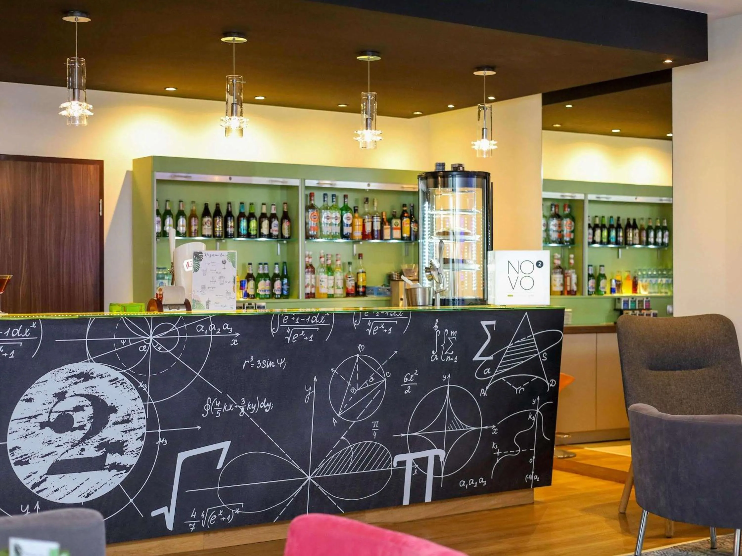 Lounge or bar in Novotel Poznań Malta