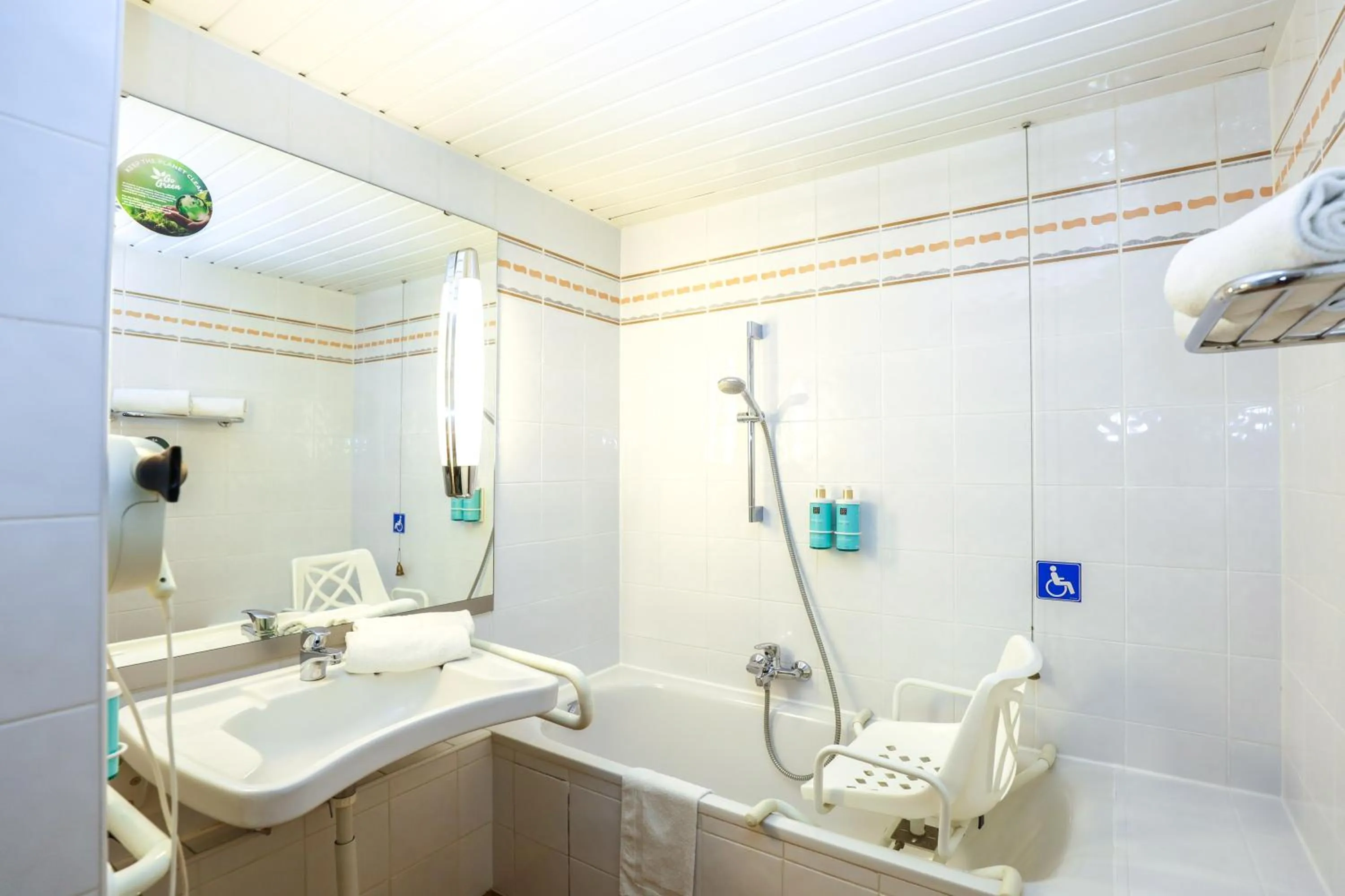 Bathroom in Novotel Poznań Malta