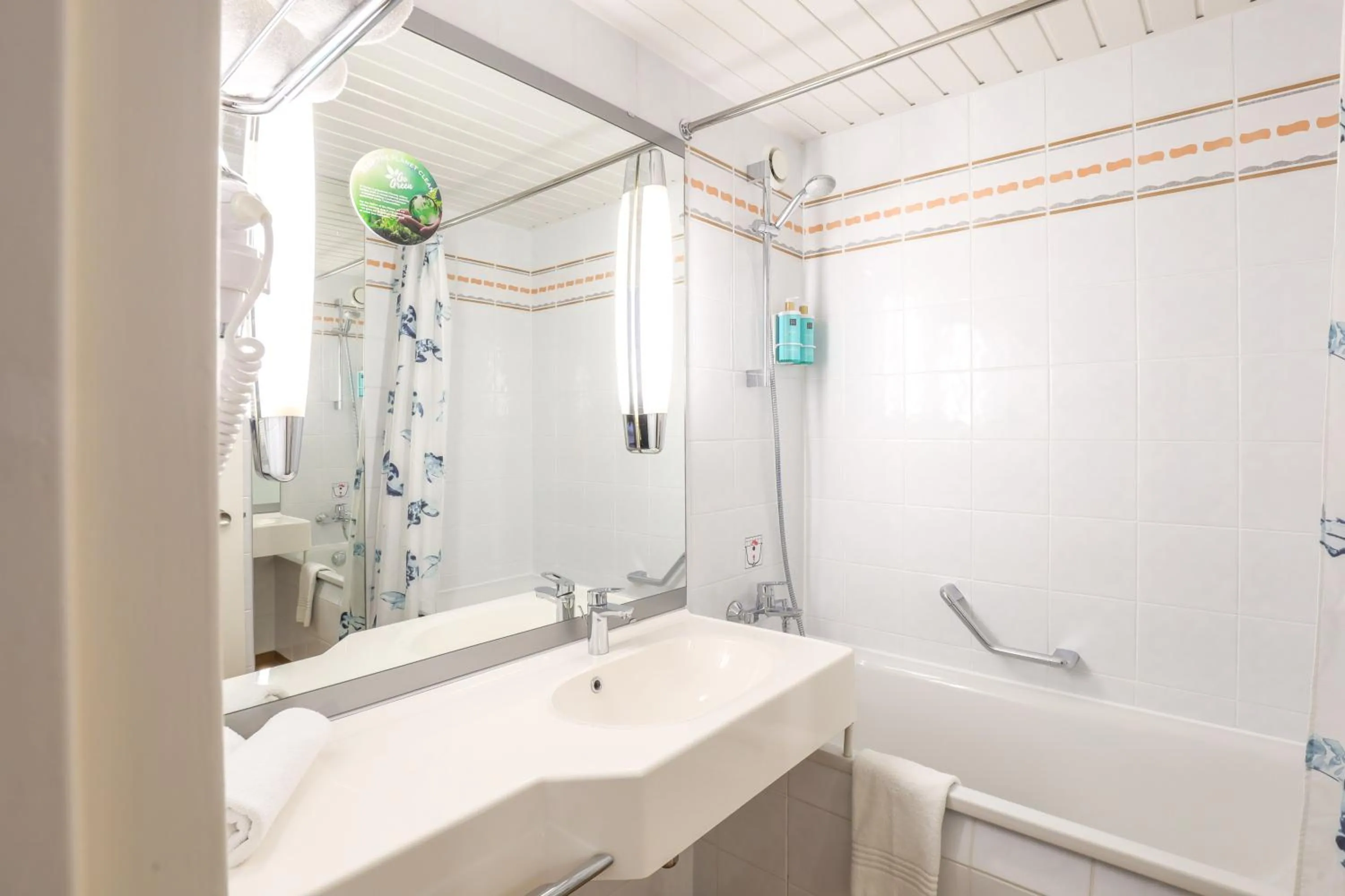 Shower in Novotel Poznań Malta