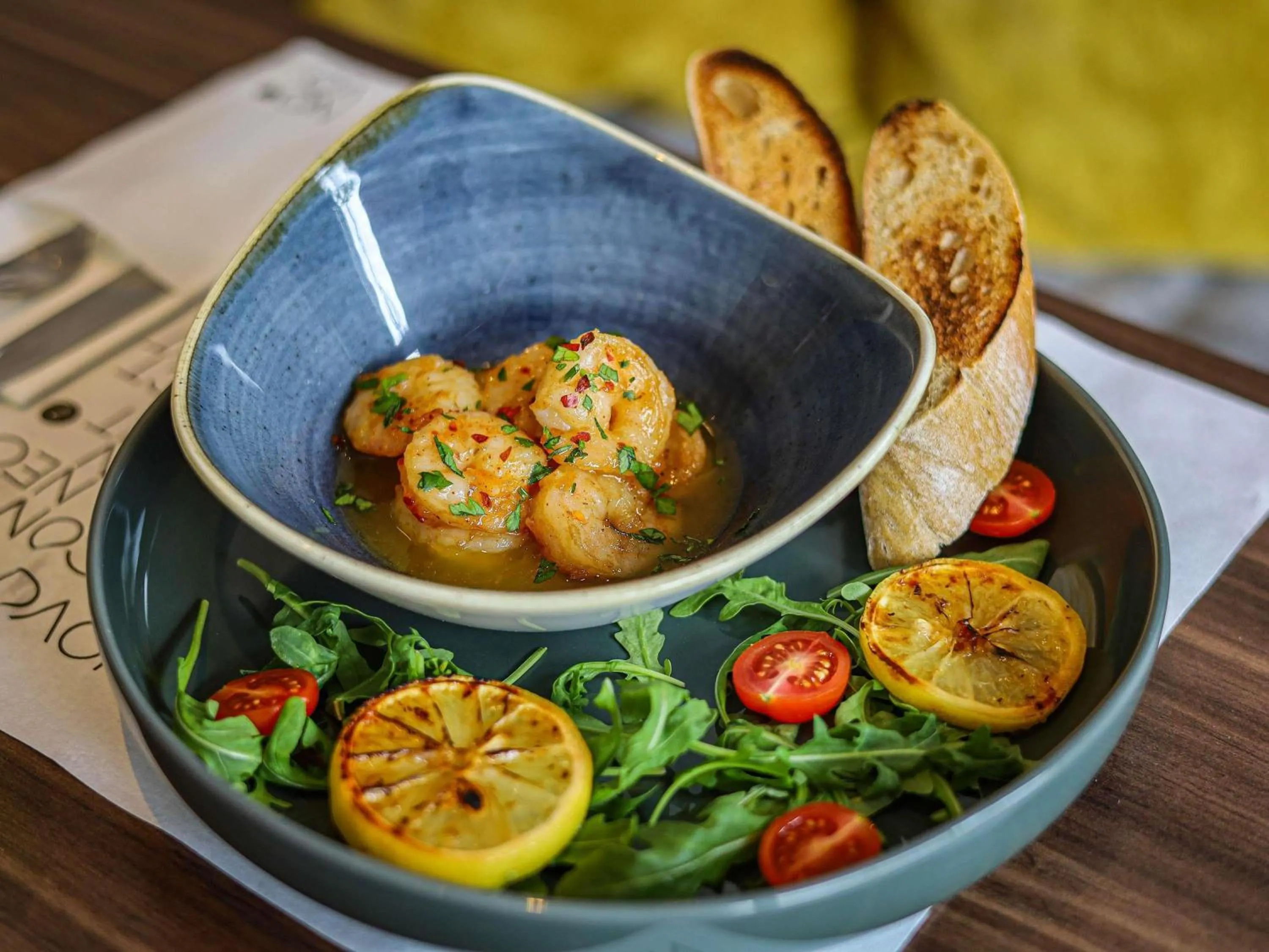 Restaurant/places to eat in Novotel Poznań Malta