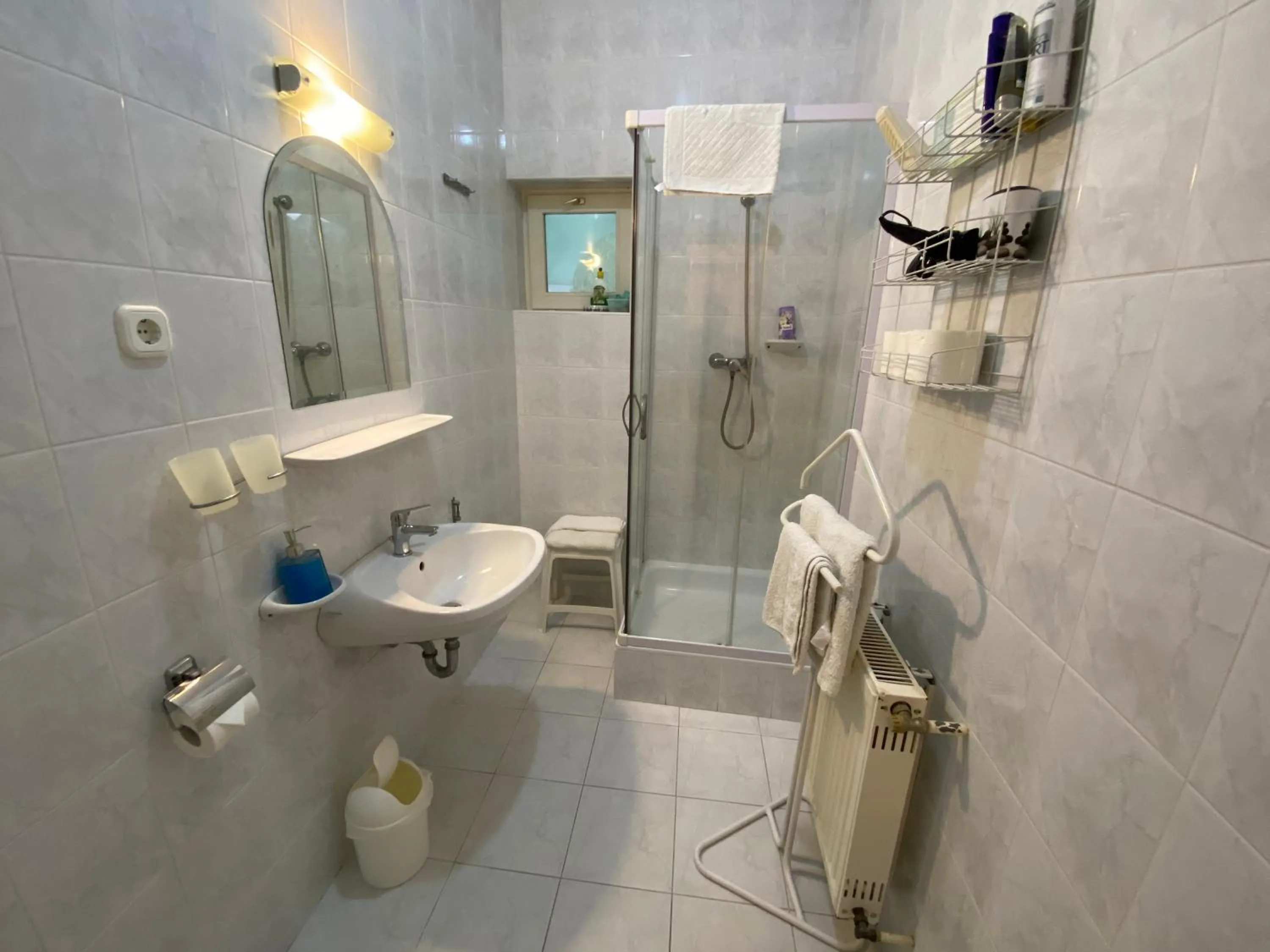 Shower in Villa Valeria Heviz