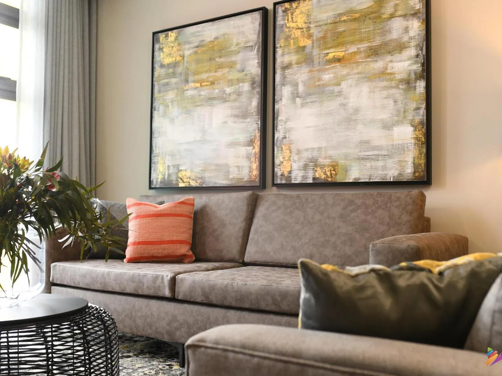 Seating area in Next To Apartment Hotel