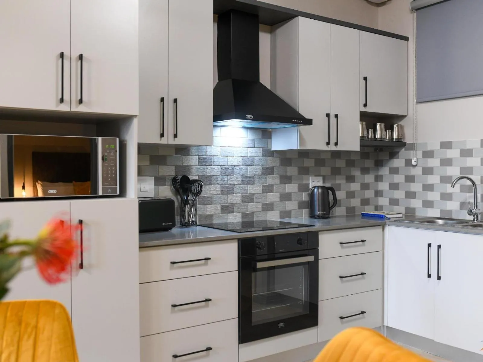 Kitchen or kitchenette in Next To Apartment Hotel