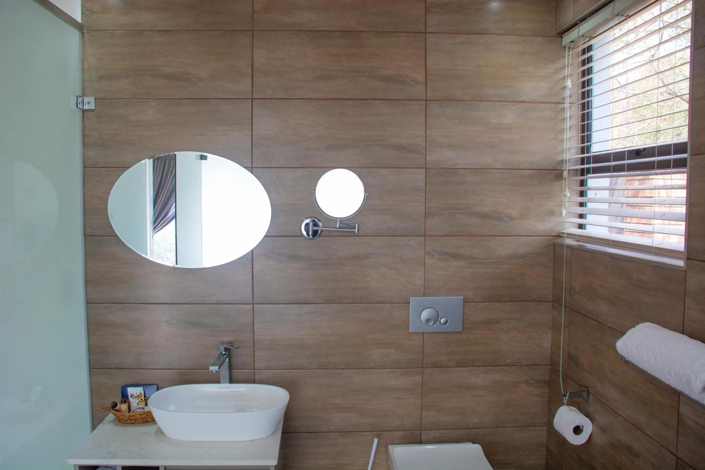 Shower in Impecto Guest House
