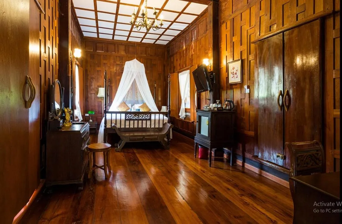 Photo of the whole room, Bed in Ayutthaya retreat