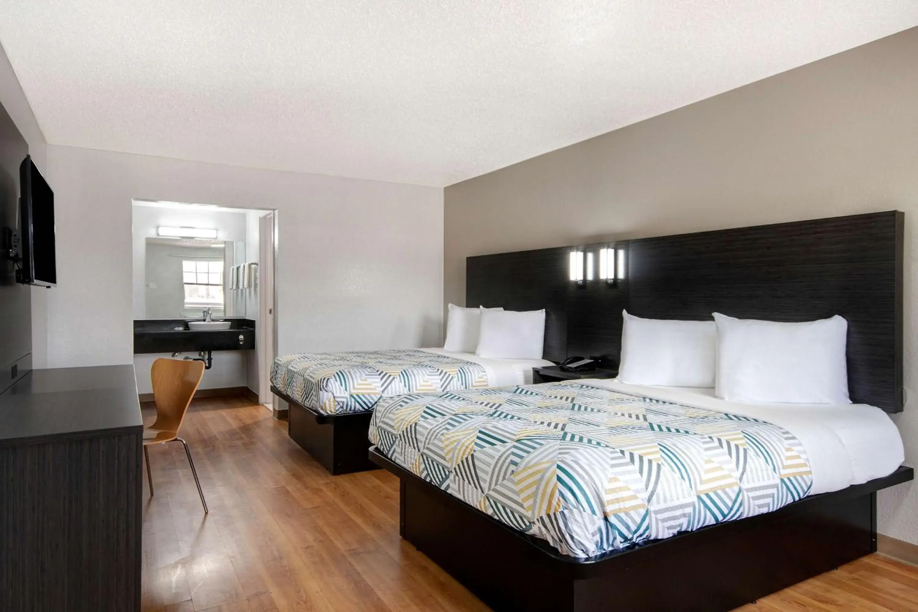 Bedroom, Bed in Studio 6 San Antonio TX Northwest Medical Center Bedroom, Bed in Studio 6 San Antonio TX Northwest Medical Center