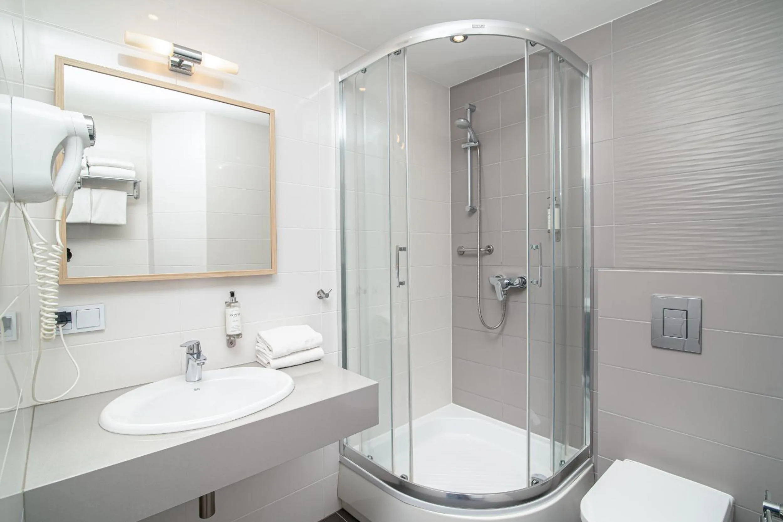 Shower in Antares Hotel