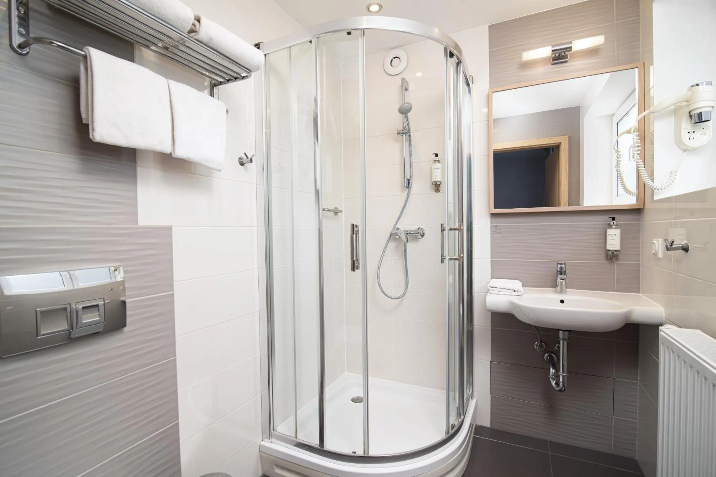 Shower in Antares Hotel