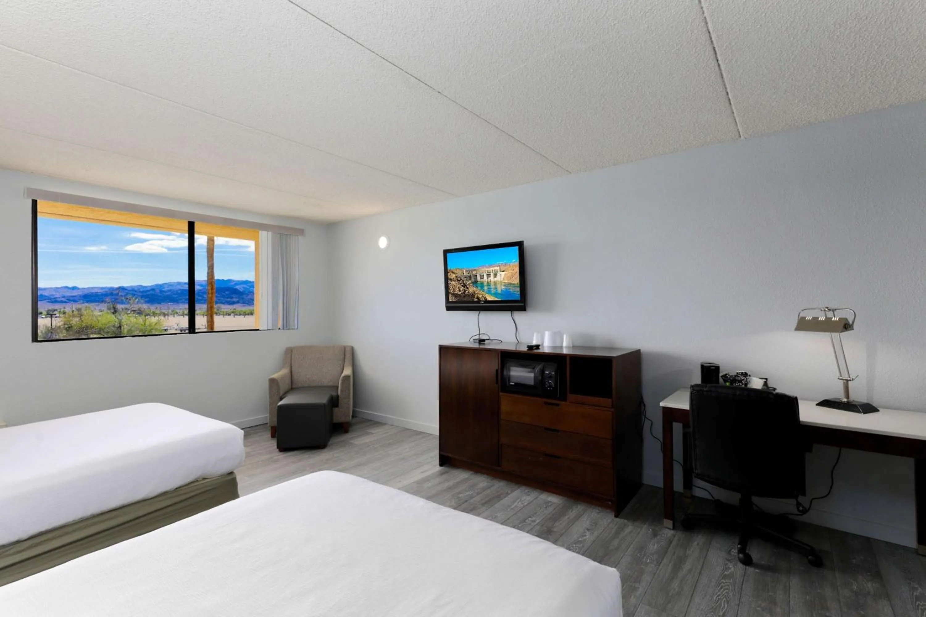 Photo of the whole room, Bed in Studio 6 Suites Lake Havasu City AZ