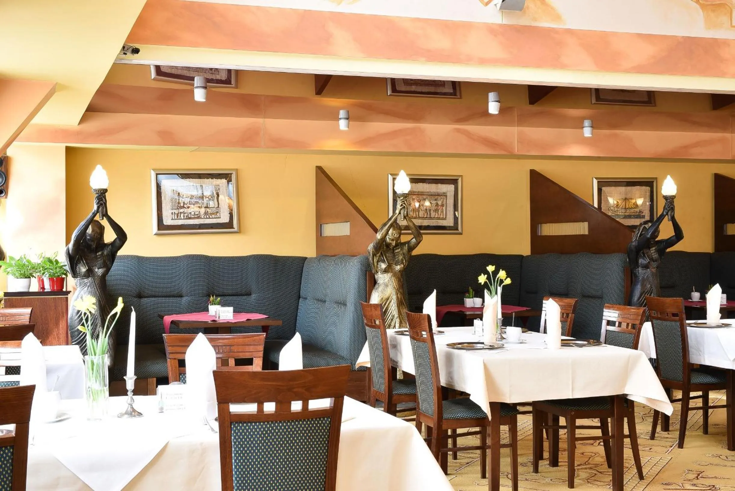 Restaurant/places to eat in Piramida Park Hotel & Wellness