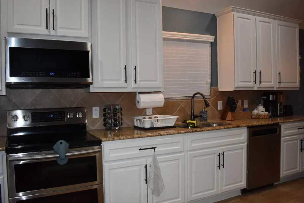 Spacious Conroe Home around 4 miles to the Lake