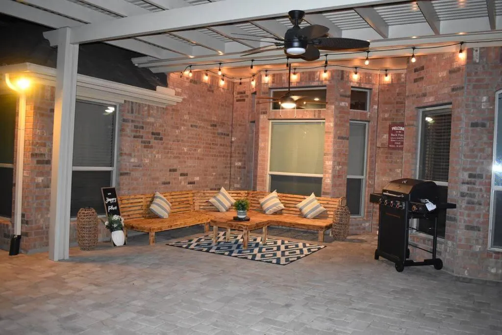 Spacious Conroe Home around 4 miles to the Lake