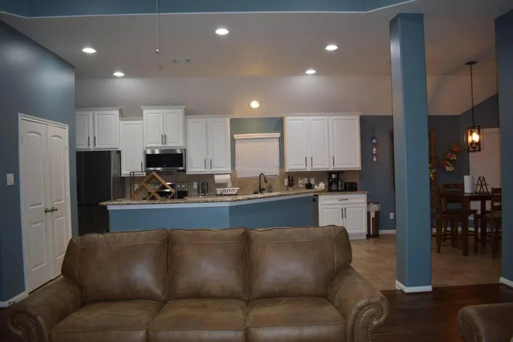 Spacious Conroe Home around 4 miles to the Lake