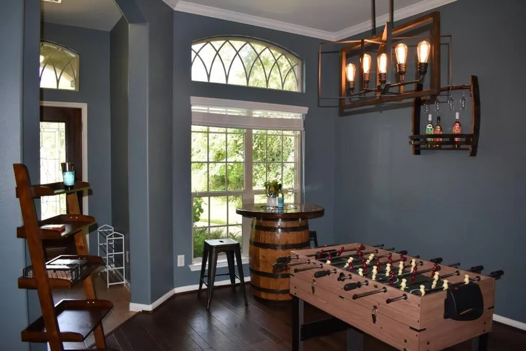 Spacious Conroe Home around 4 miles to the Lake