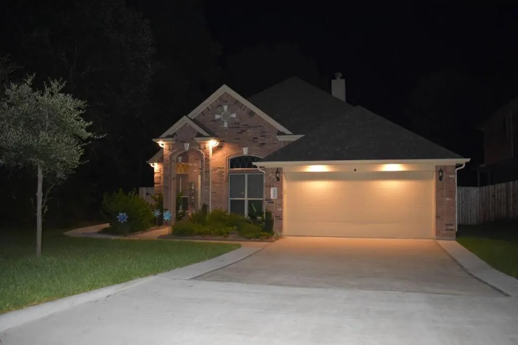 Spacious Conroe Home around 4 miles to the Lake